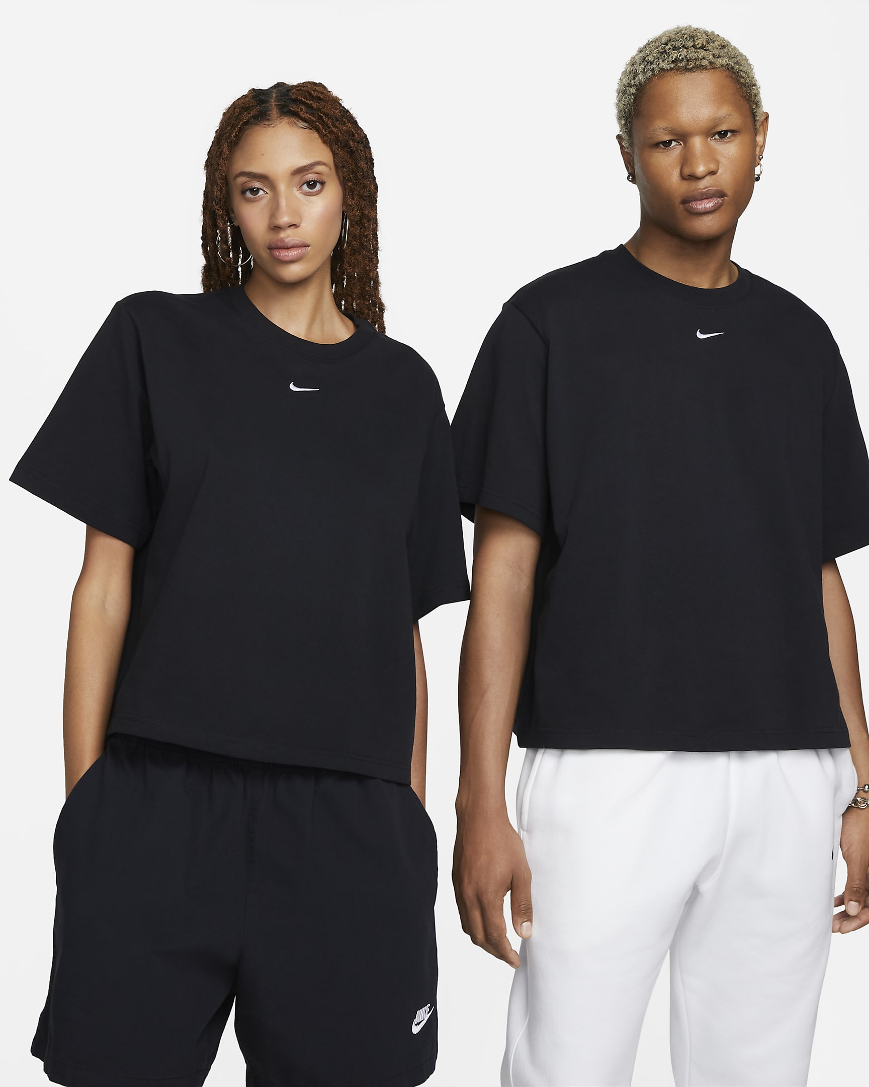 Nike Sportswear Essential Women's Boxy T-Shirt - Black/White