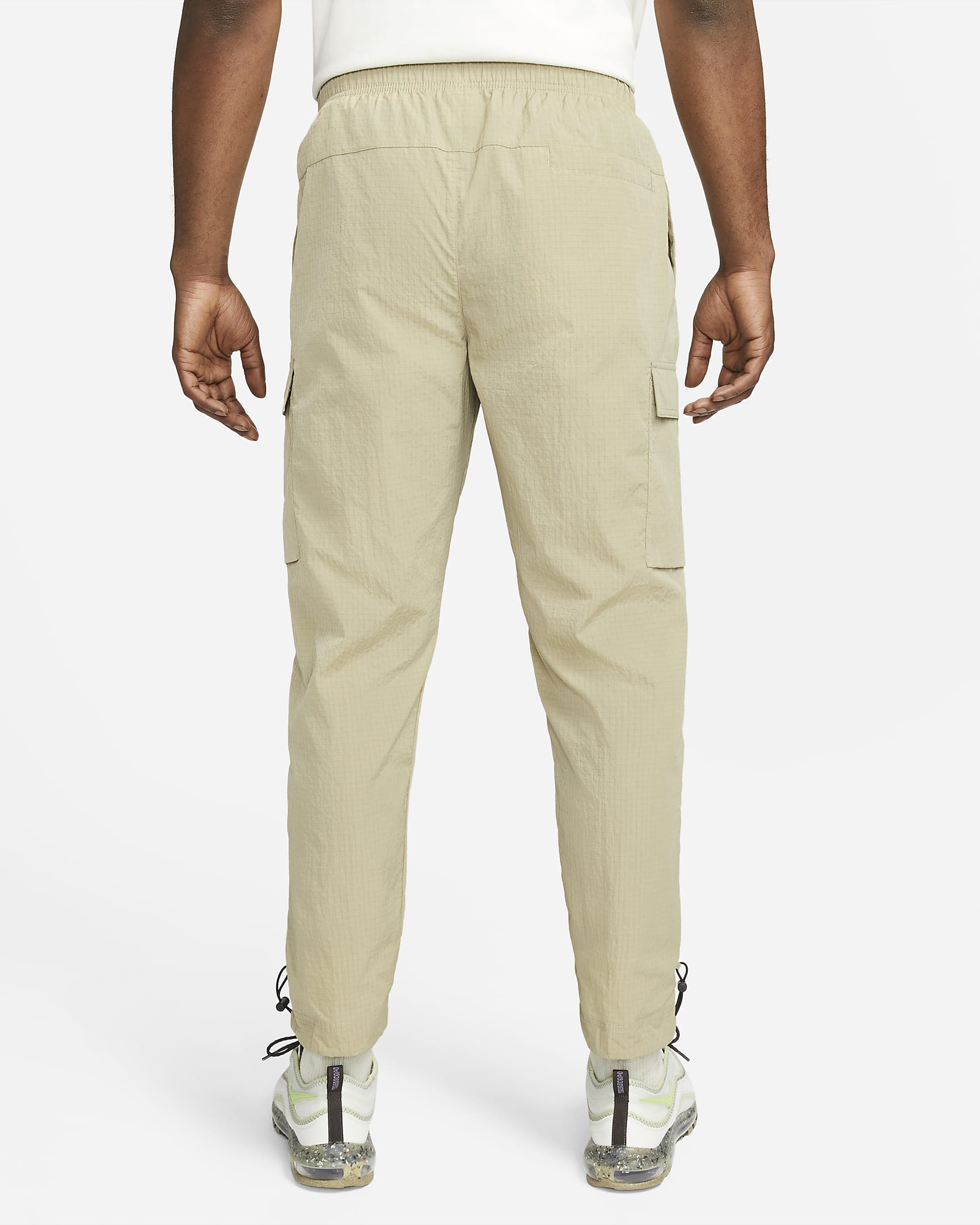 Nike Sportswear Repeat Men's Lightweight Woven Trousers. Nike NZ