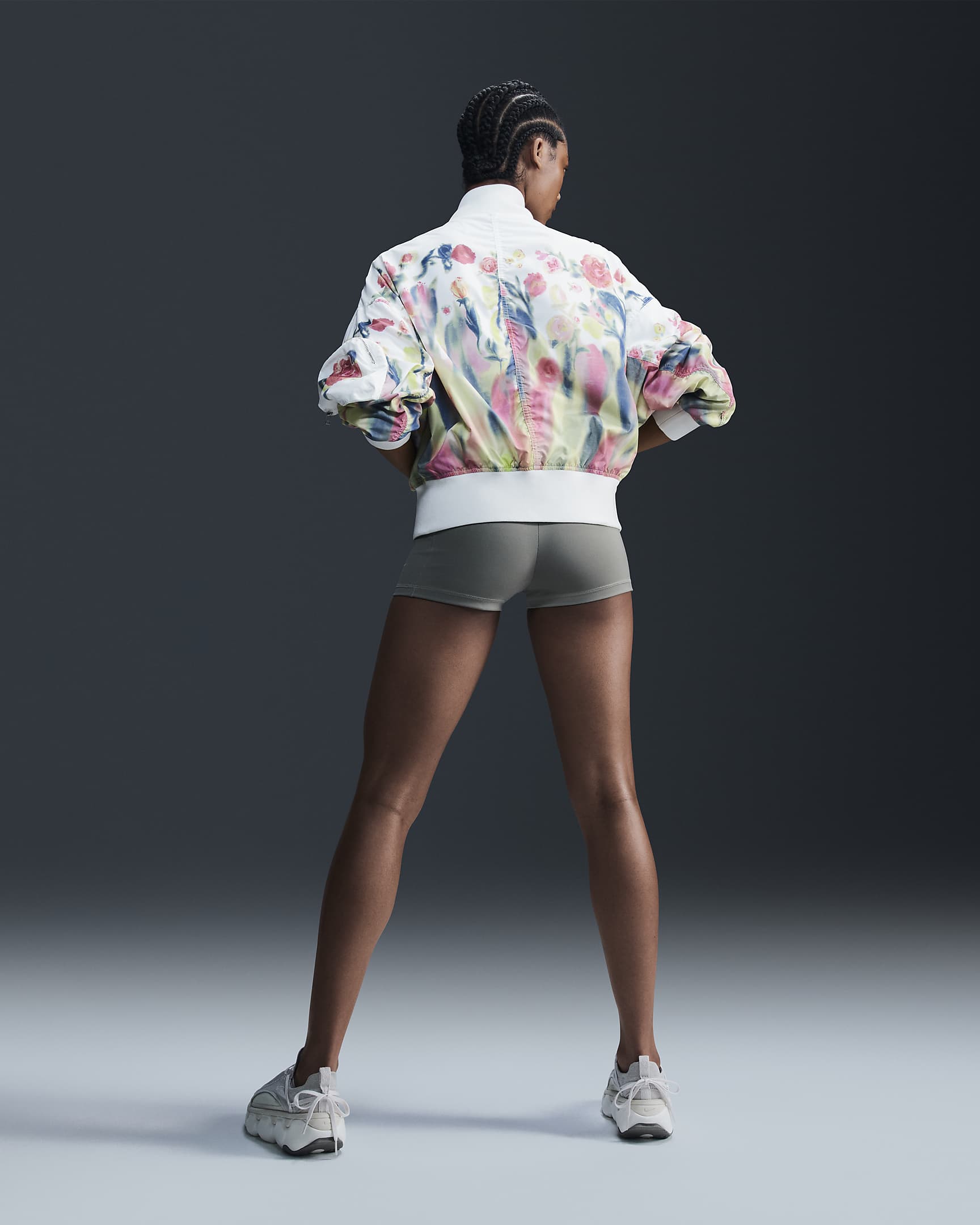 Chamarra bomber para mujer Nike Sportswear Artist Collection - Vela/Blanco