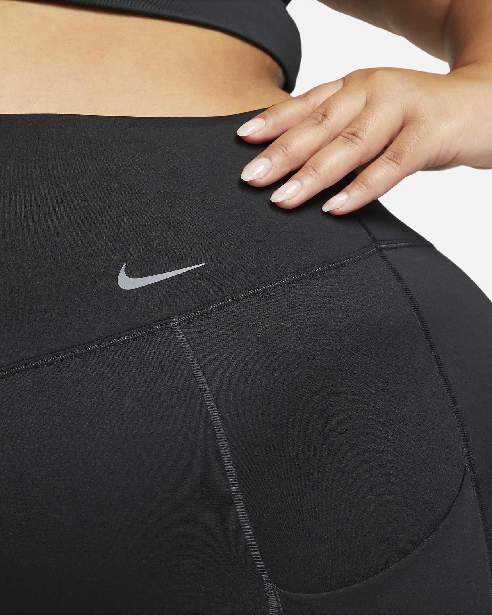 Nike Go leggings i 7/8 lengde med fast støtte, høyt liv og lommer til dame (Plus Size) - Svart/Svart