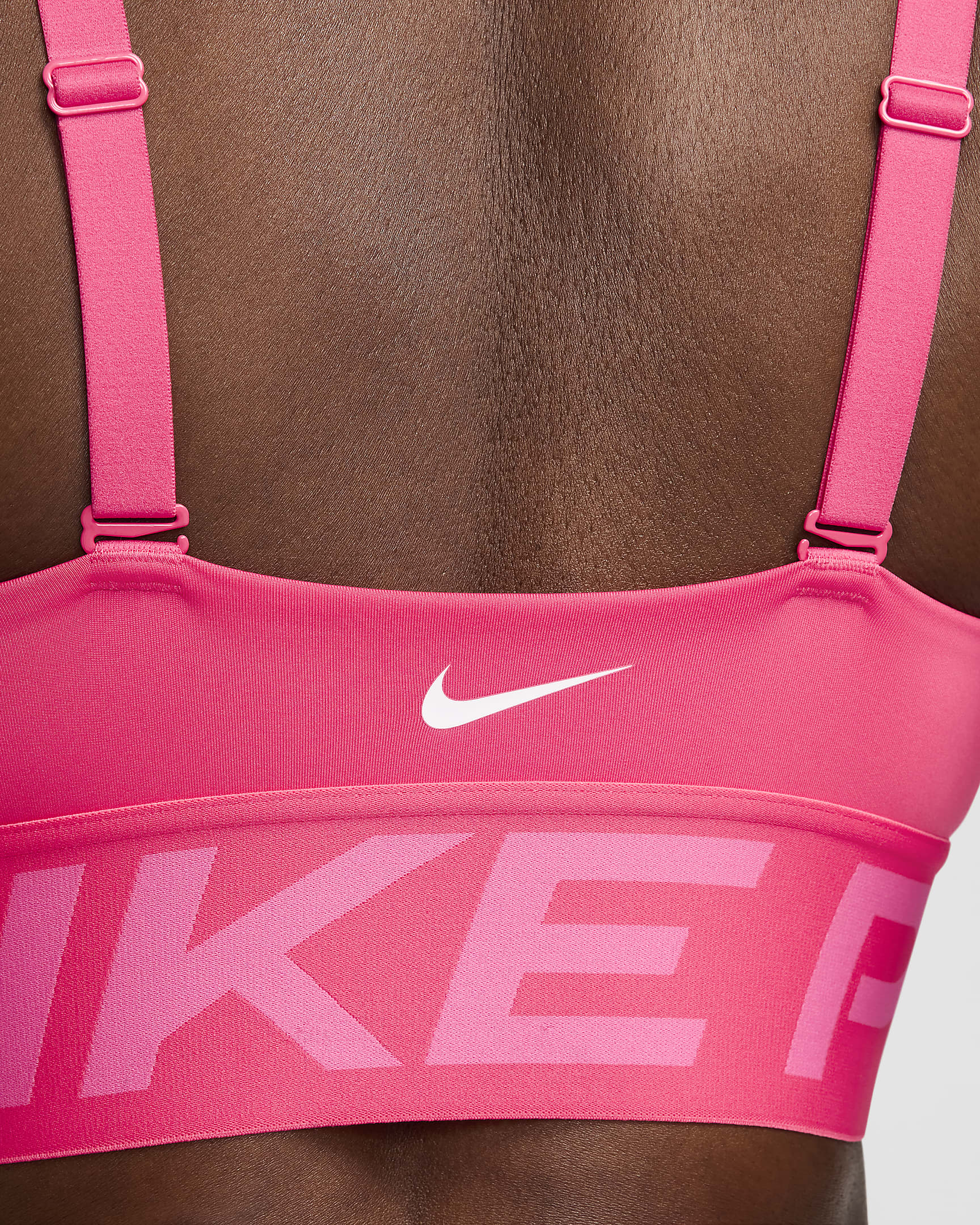 Bra deportivo de media sujeción con almohadillas para mujer Nike Pro Indy Plunge - Rosa margarita/Rosa paleta/Blanco