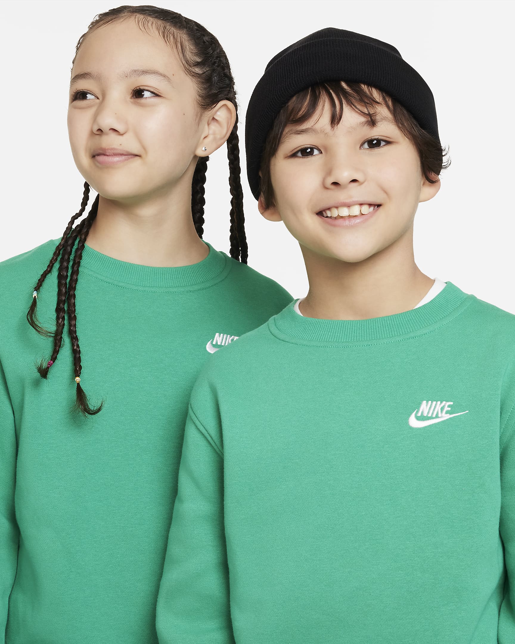 Nike Sportswear Club Fleece Older Kids' Sweatshirt - Stadium Green/White