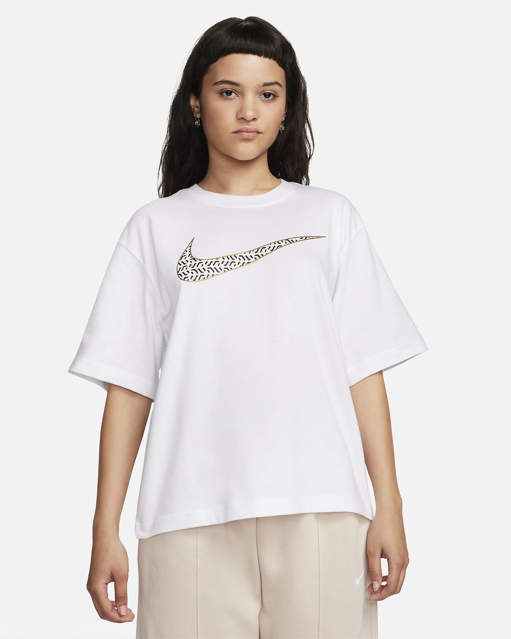 Nike Sportswear Women's Boxy T-Shirt. Nike SG