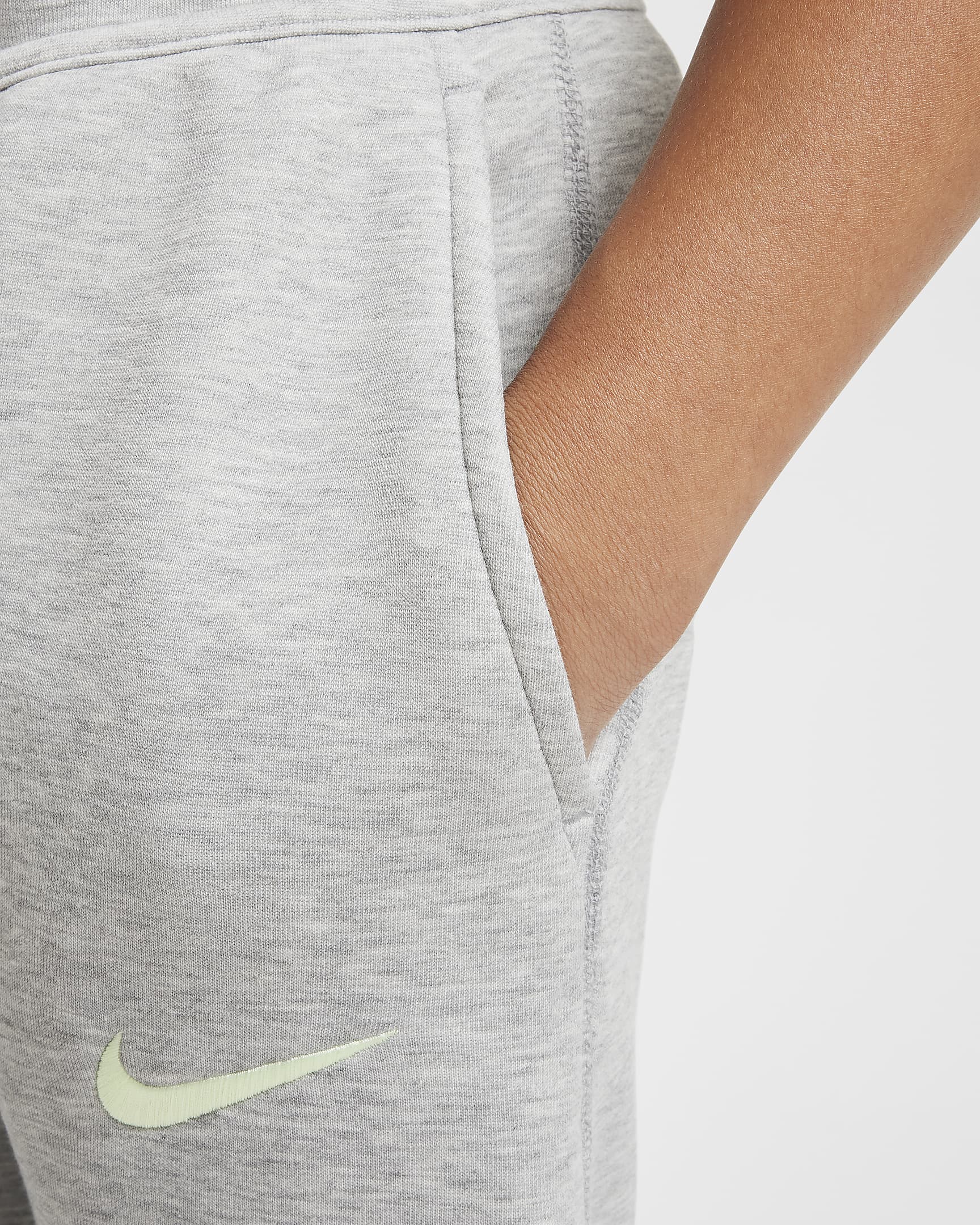 Spodnie piłkarskie dla dużych dzieci (chłopców) Nike FC Barcelona Tech Fleece - Dark Grey Heather/Barely Volt