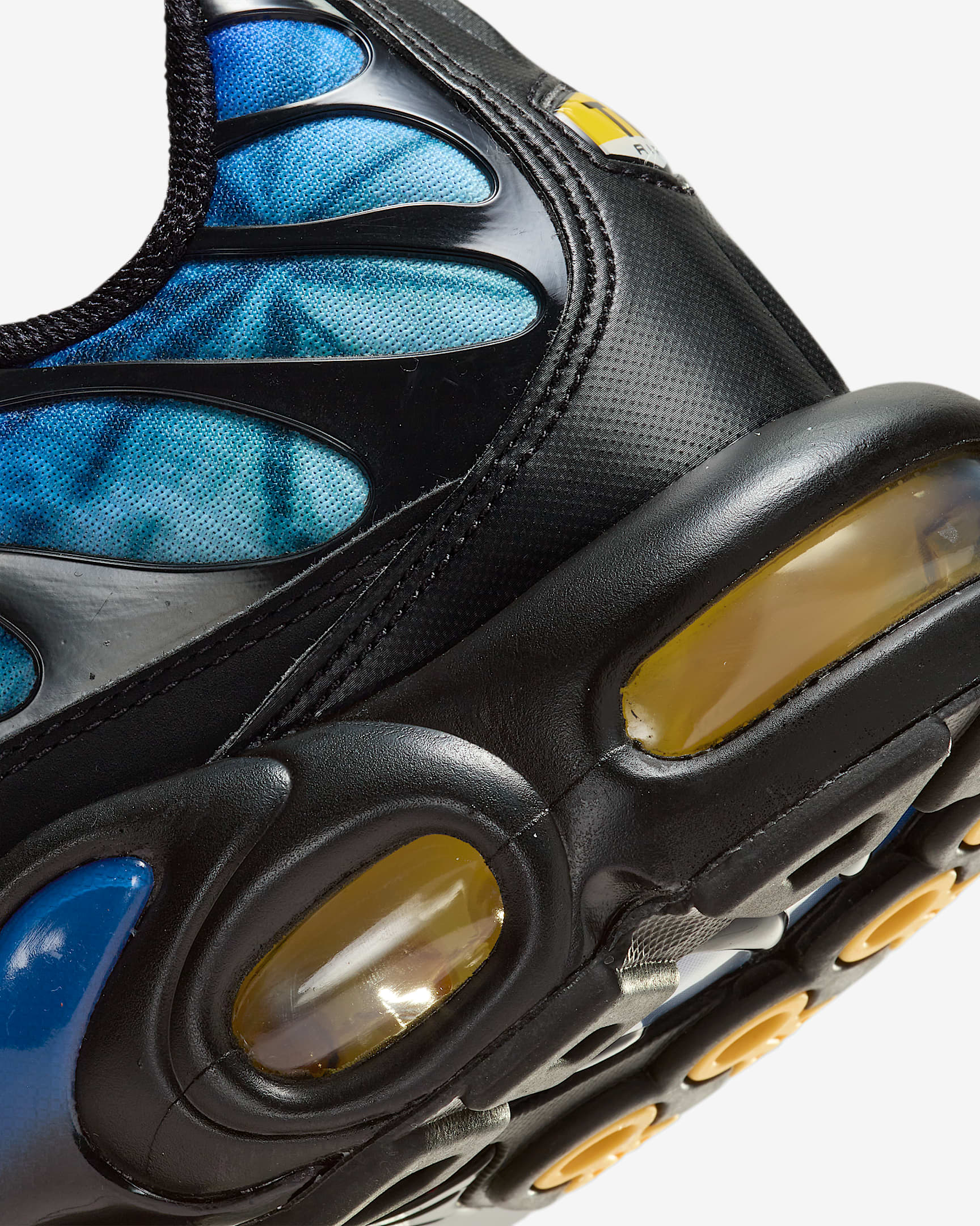 Nike Air Max Plus Shoes. Nike LU