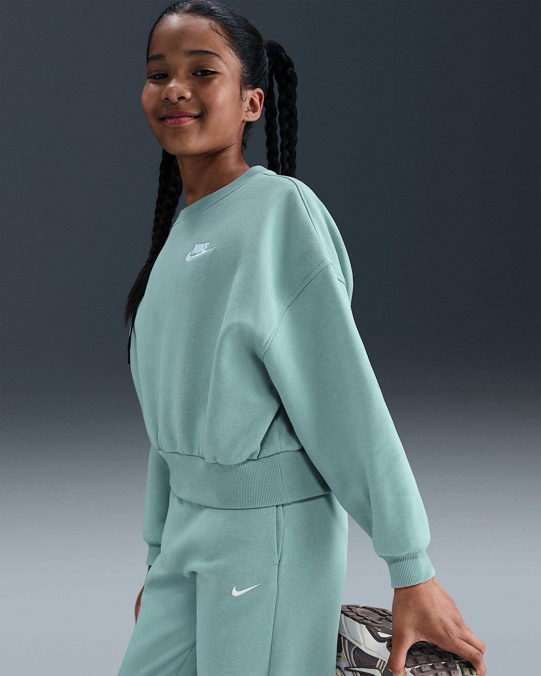 Nike Sportswear Club Fleece Girls' Boxy Crew-Neck Sweatshirt - Cannon/Cannon/White