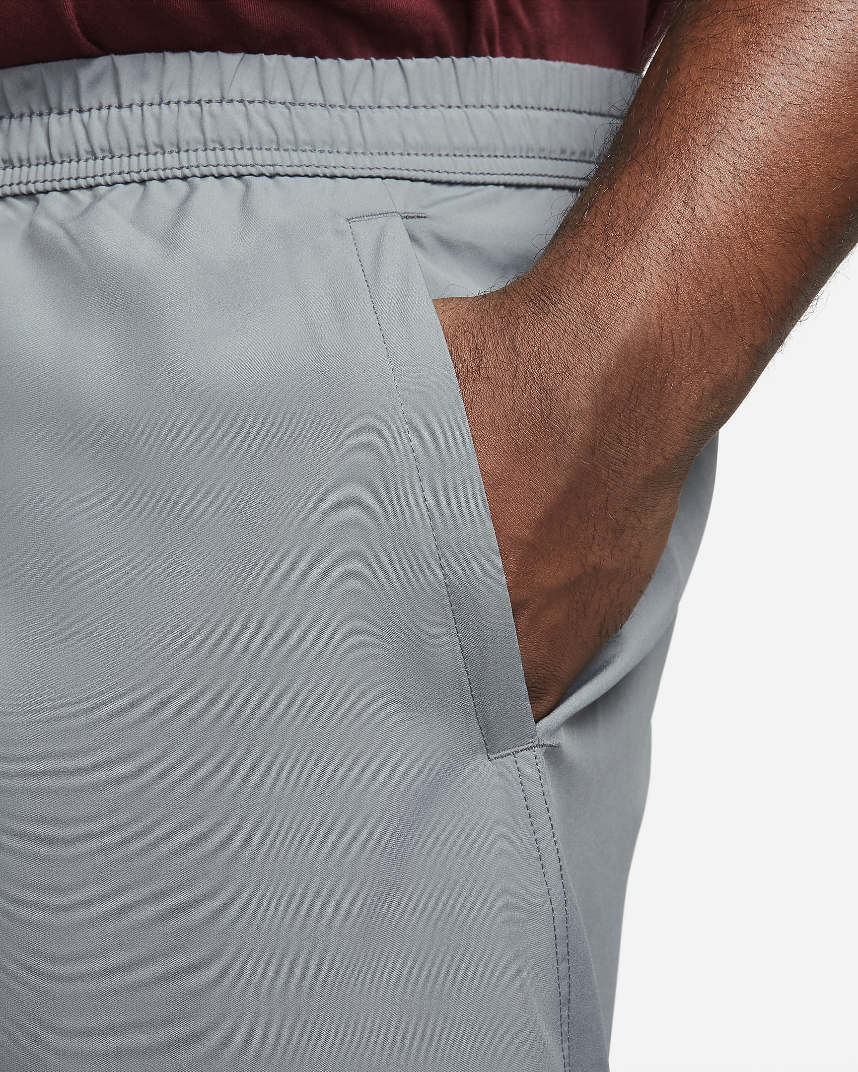 Shorts Dri-FIT de 18 cm versátiles sin forro para hombre Nike Form - Gris humo/Negro