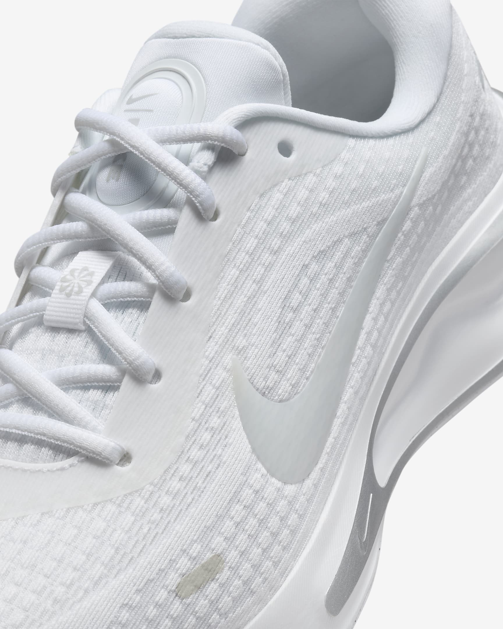 Nike Journey Run Women's Road Running Shoes - White/Pure Platinum/Metallic Silver/White