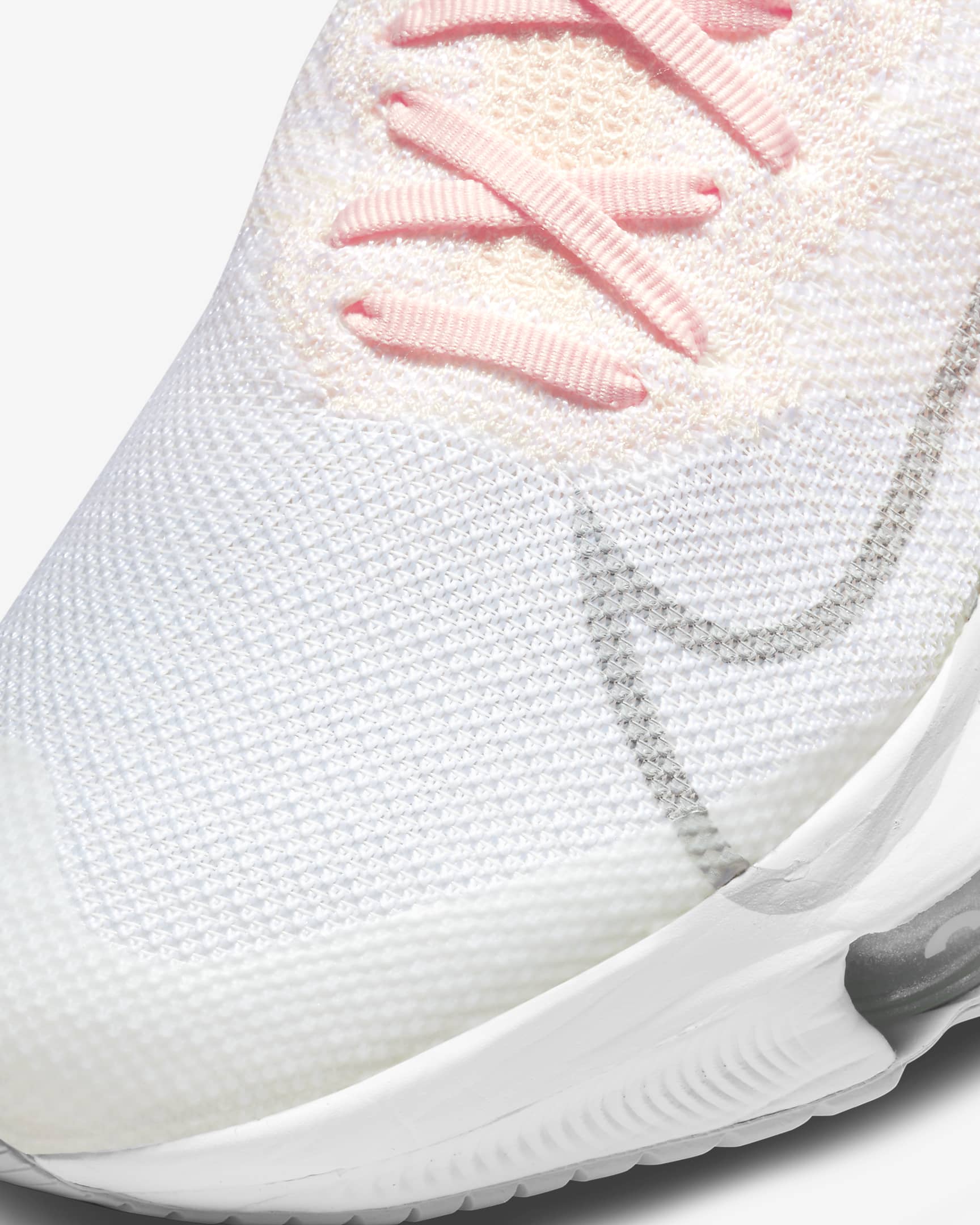 weight of nike air zoom tempo next