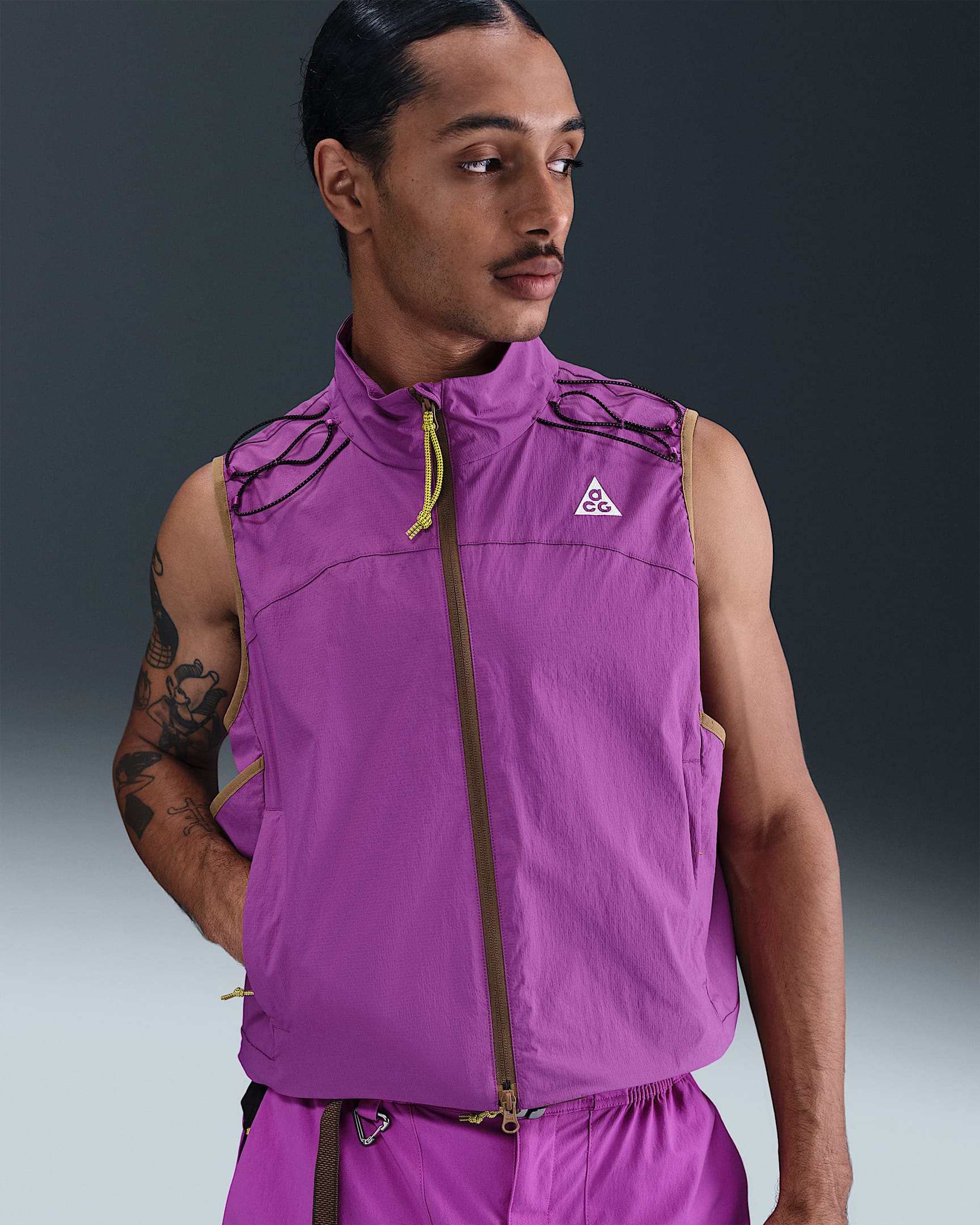 Chaleco Nike ACG "Death Bloom" - Baya resaltado/Marrón musgo/Negro/Blanco cumbre
