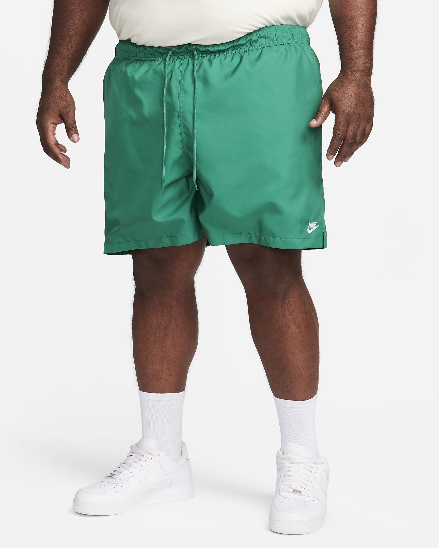 Nike Club Men's Woven Flow Shorts - Malachite/White