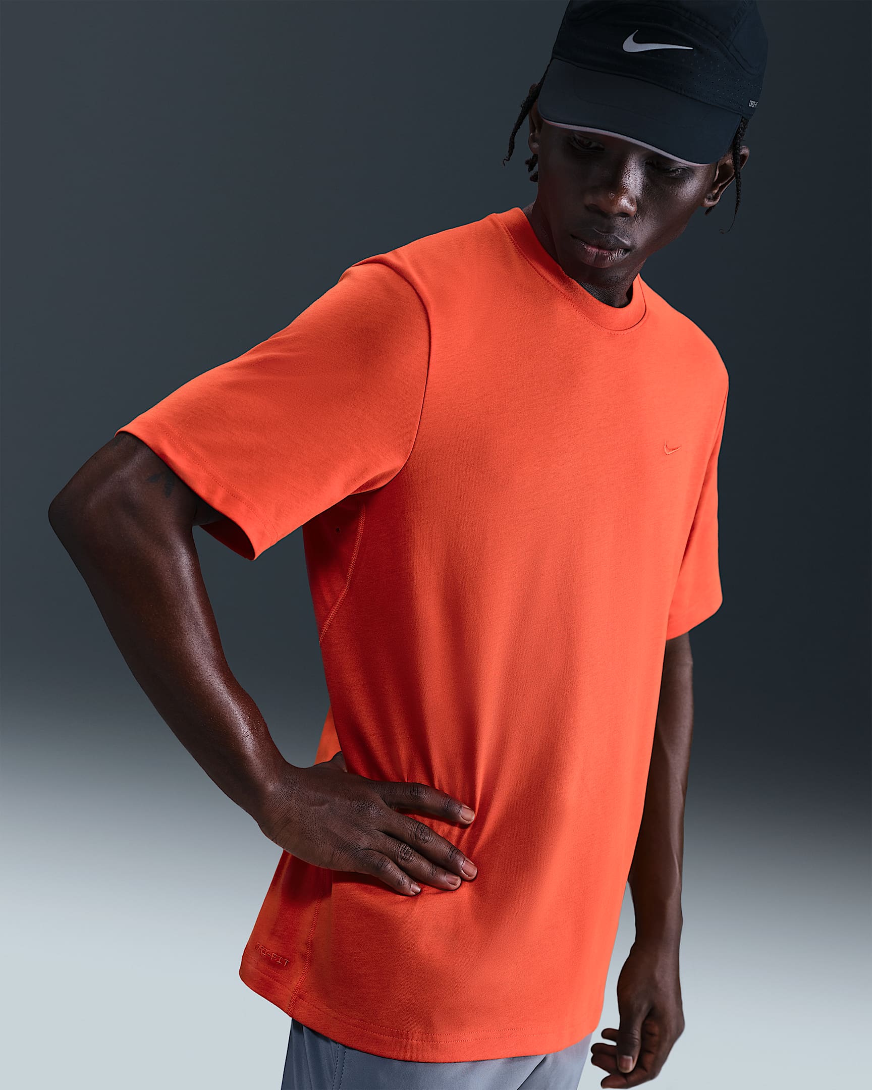 Nike Primary Men's Dri-FIT Short-Sleeve Versatile Top - Picante Red/Picante Red