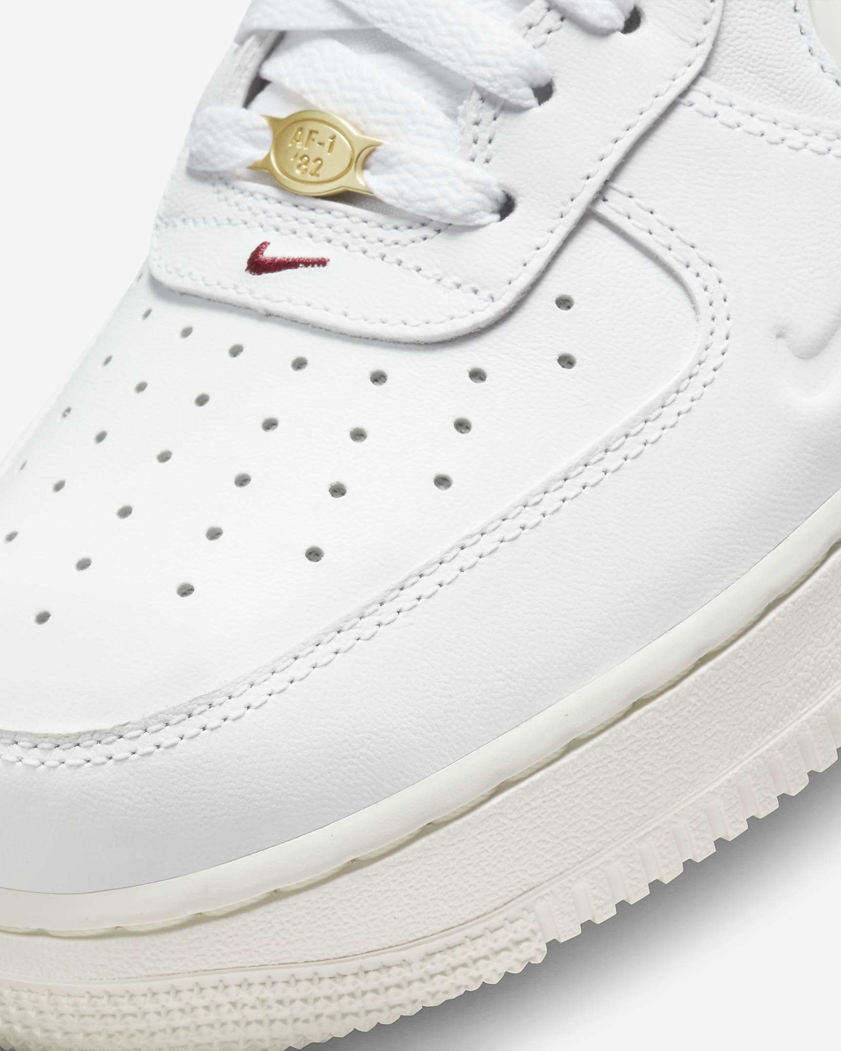 nike sneakers white colour