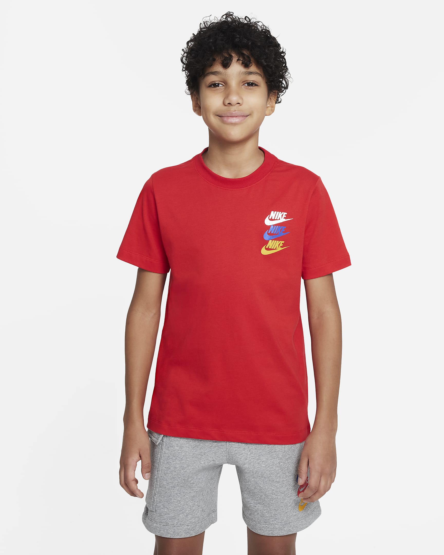 Nike Sportswear Standard Issue Older Kids' (Boys') T-shirt. Nike AU