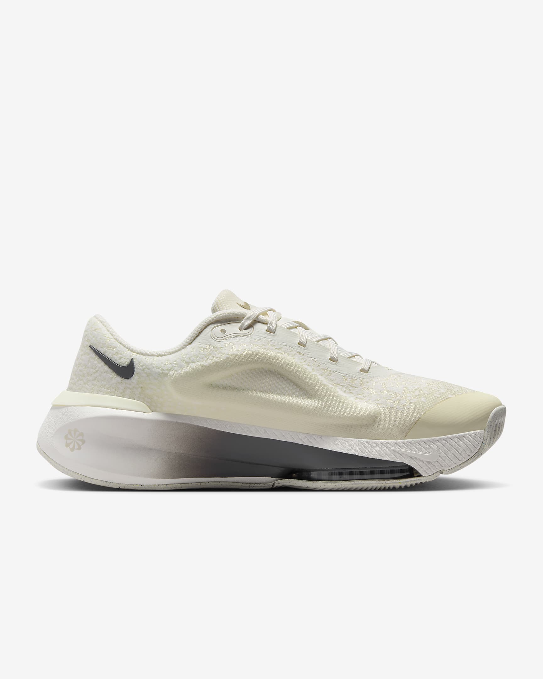 Nike Versair 女款健身訓練鞋 - Coconut Milk/Sail/Gum Light Brown/Iron Grey