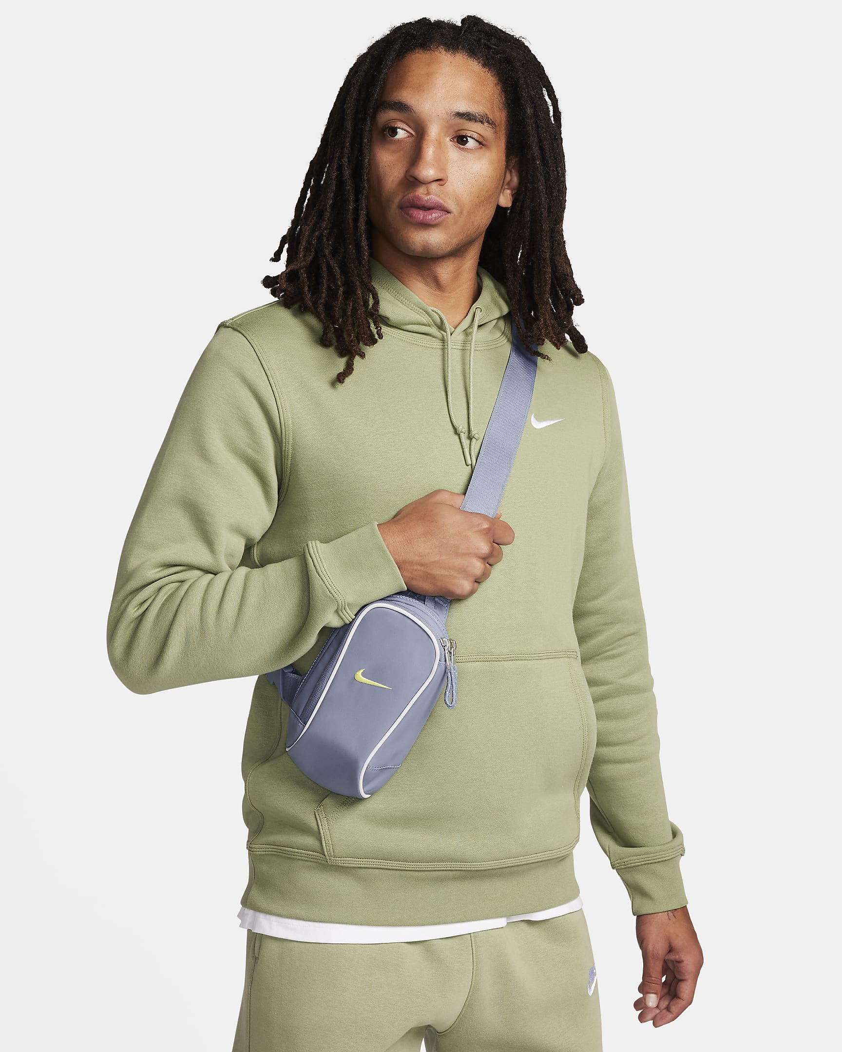 Nike Sportswear Essentials Crossbody Bag (1L).