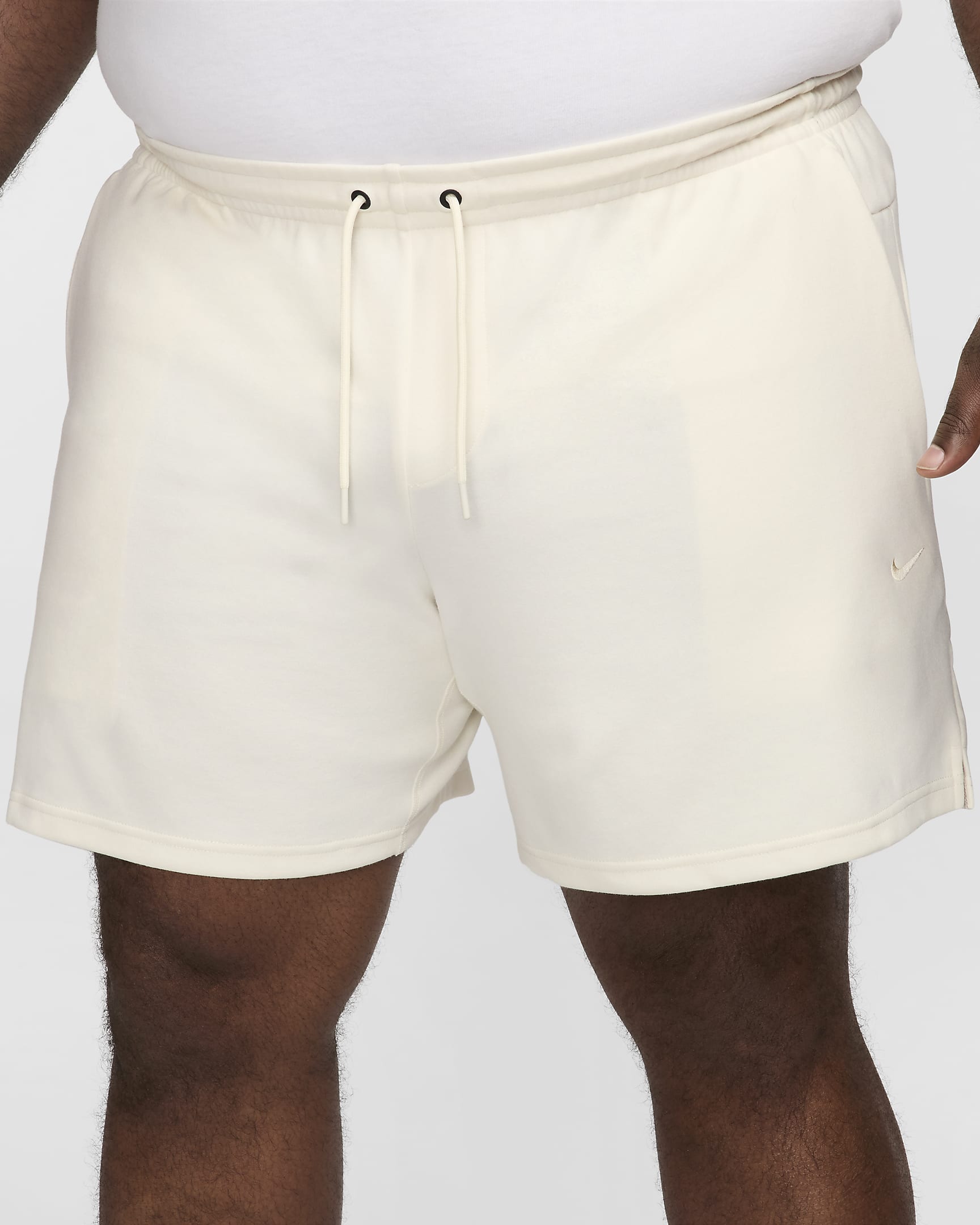 Nike Primary vielseitige Shorts ohne Futter mit Dri-FIT-Technologie und UV-Schutz (Herren, ca. 18 cm) - Pale Ivory/Pale Ivory