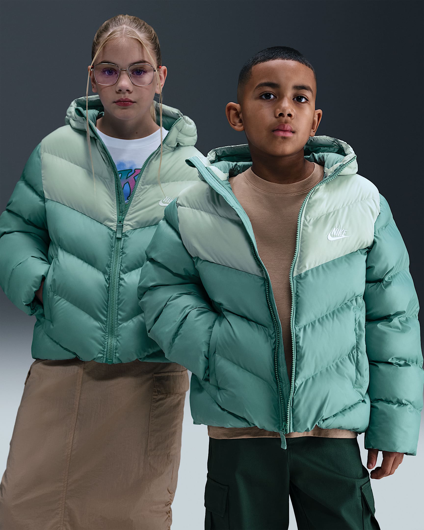Nike Sportswear All Day Play Older Kids' Therma-FIT Loose-Fit Puffer Jacket - Cannon/Light Silver/White