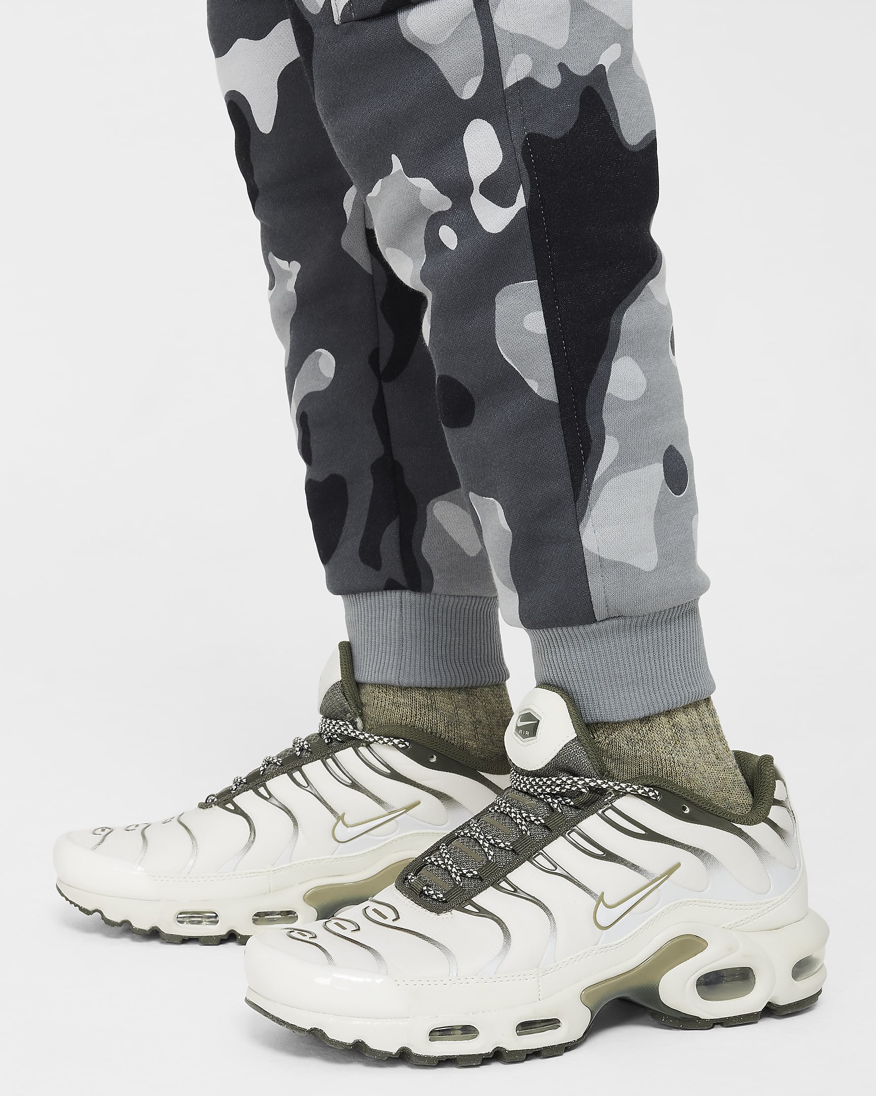 Nike Sportswear Club Fleece Older Kids' Camo Cargo Trousers - Smoke Grey/White