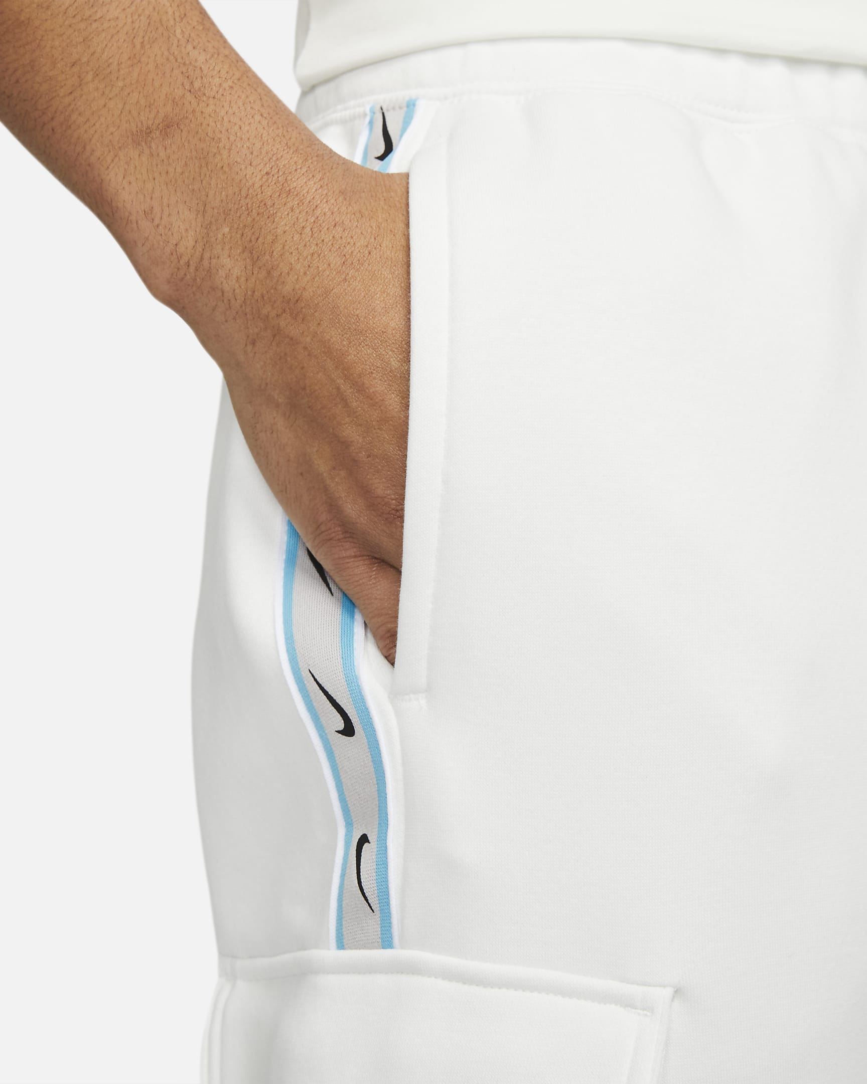 Nike Sportswear Repeat Men's Fleece Cargo Trousers. Nike SE