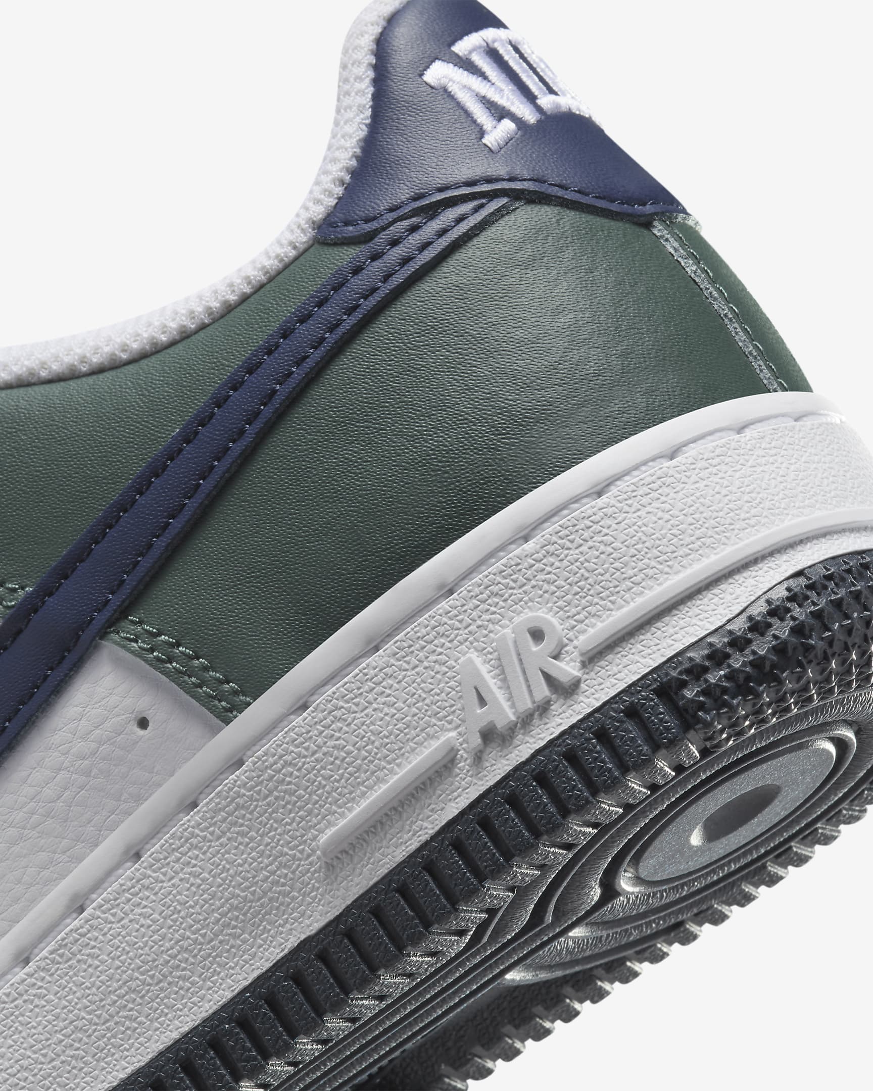 Nike Air Force 1 Older Kids' Shoes - Vintage Green/White/Obsidian