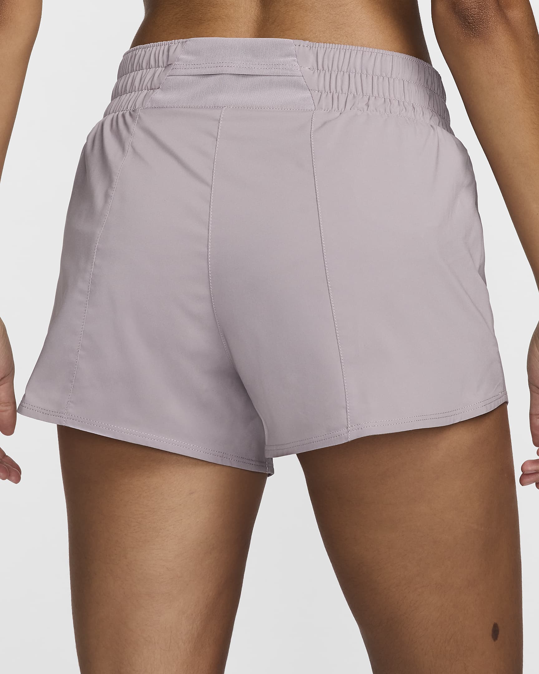 Shorts con forro de ropa interior Dri-FIT de tiro medio de 8 cm para mujer Nike One - Mena violeta claro