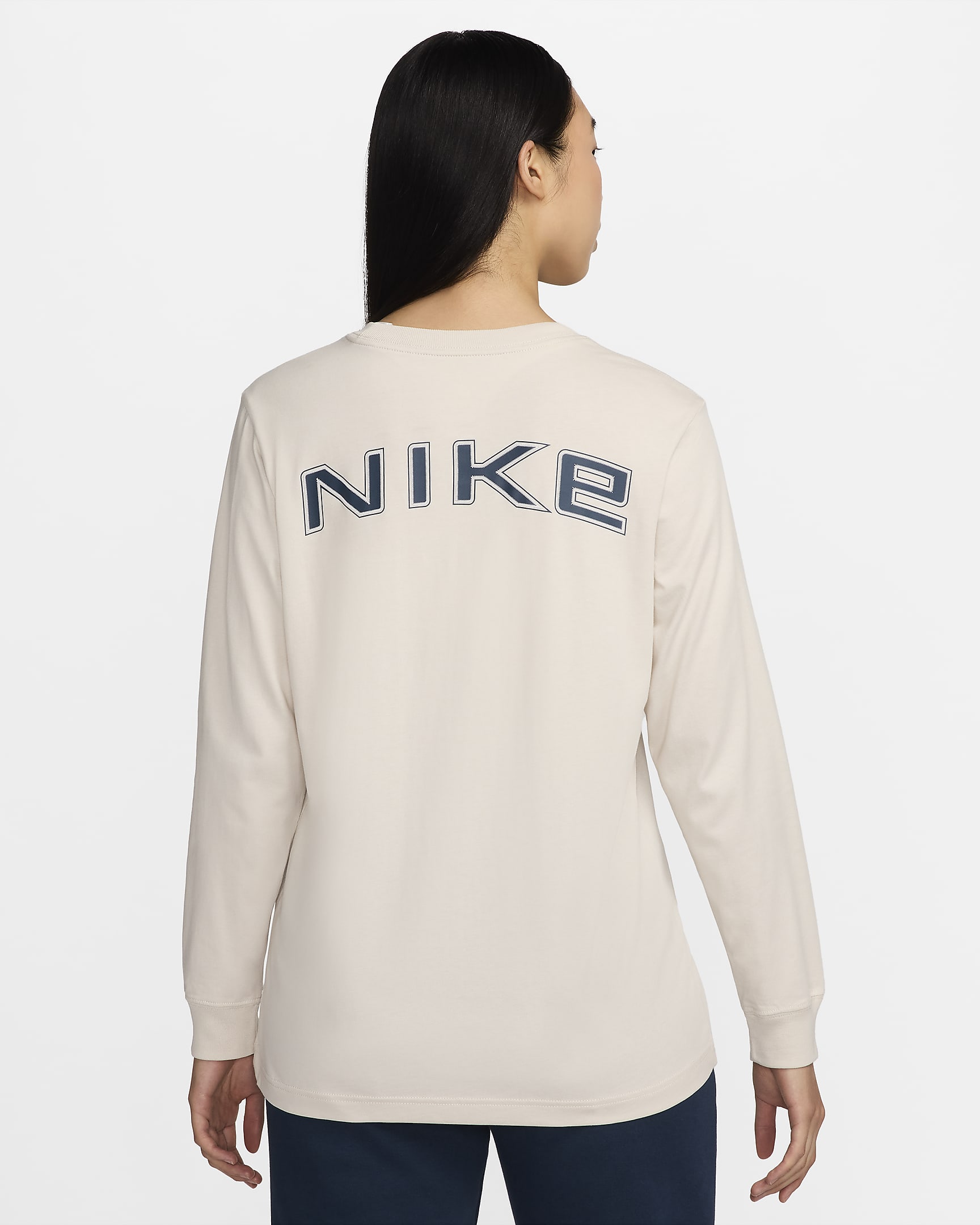 เสื้อยืดแขนยาวทรงหลวมผู้หญิง Nike Sportswear - Light Orewood Brown