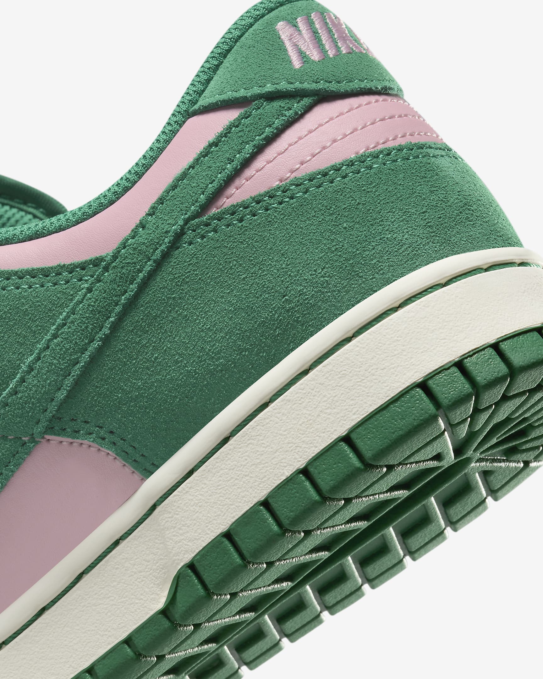 Nike Dunk Low Retro SE herenschoenen - Medium Soft Pink/Sail/Malachite