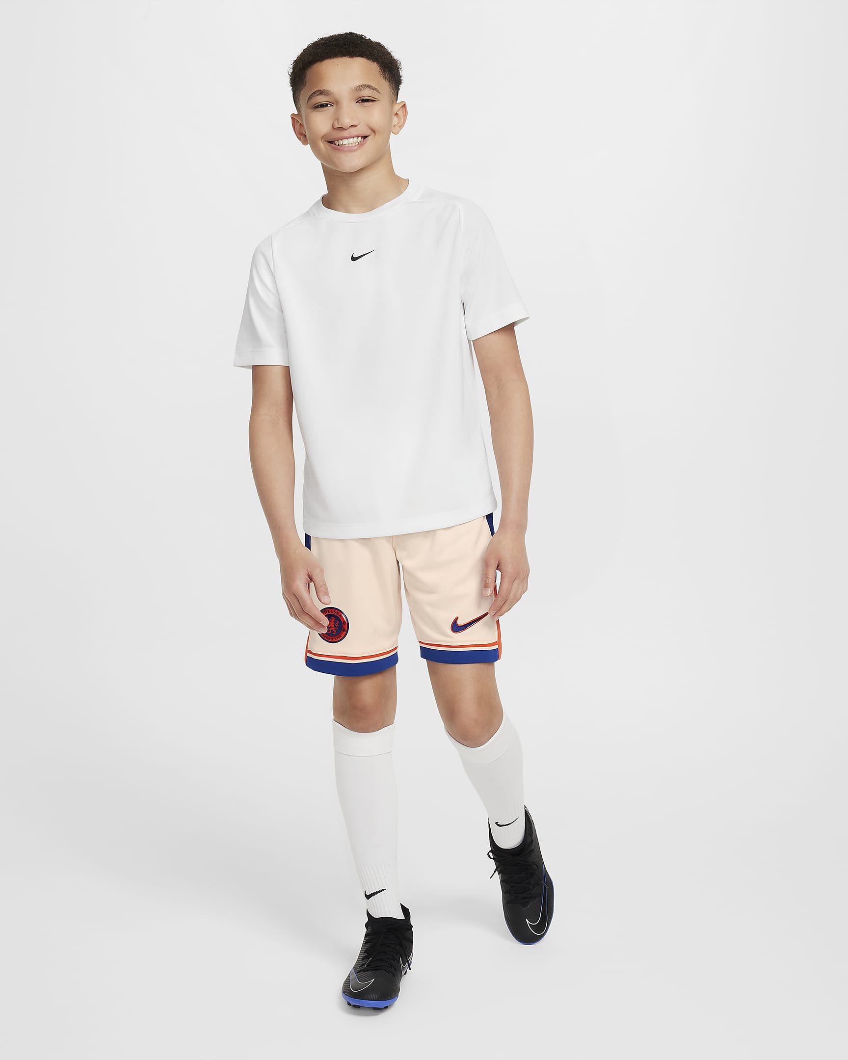 Chelsea F.C. 2024/25 Stadium Away Nike Dri-FIT Replica-fodboldshorts til større børn - Guava Ice/Team Orange/Rush Blue