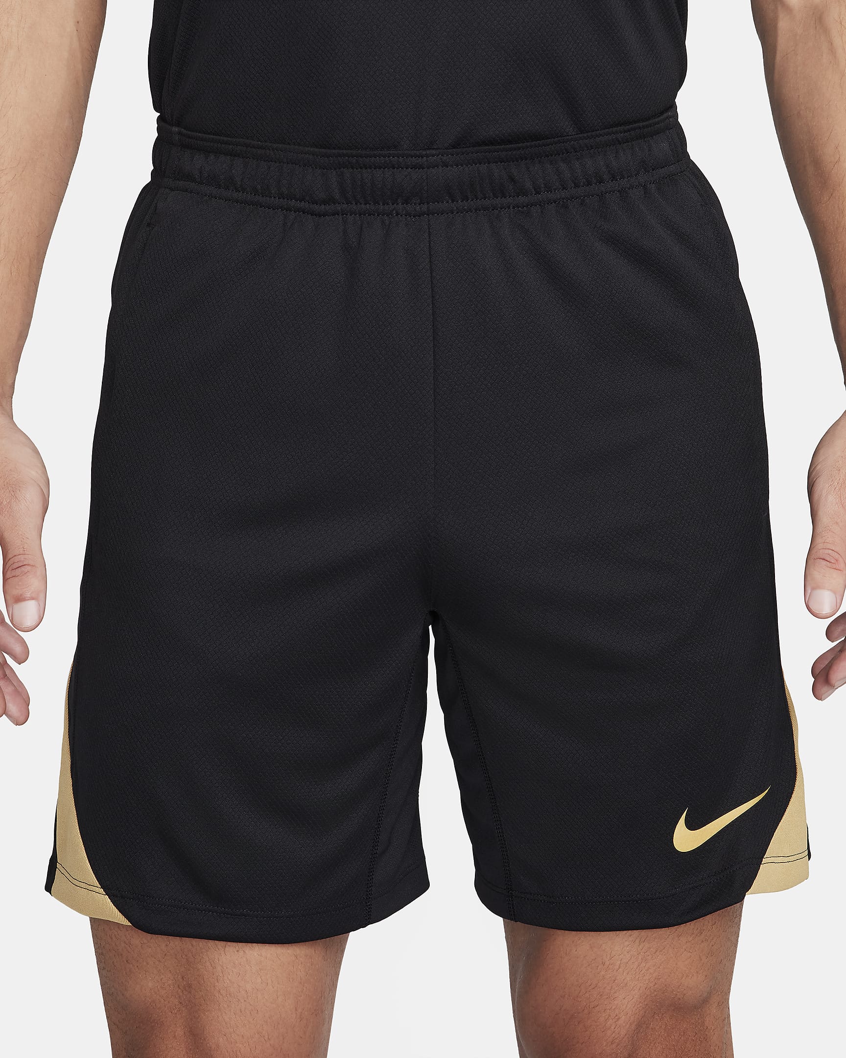 Short de foot Dri-FIT Nike Strike pour homme - Noir/Noir/Jersey Gold/Metallic Gold