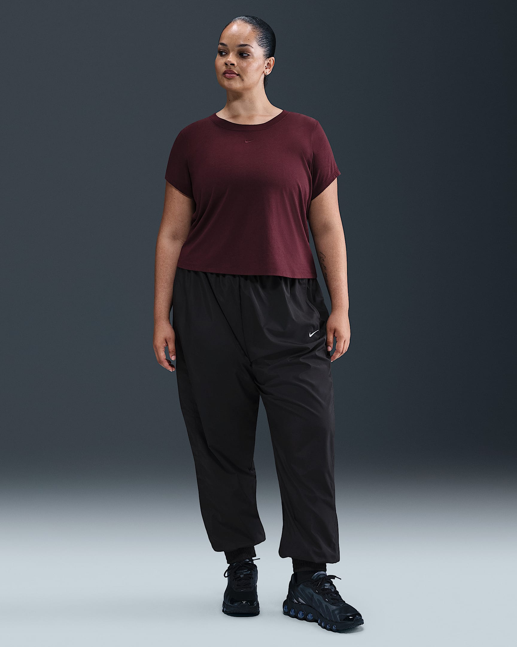 Nike Sportswear Classic Wovens Women's UV Protection Mid-Rise Loose Joggers (Plus Size) - Black/White