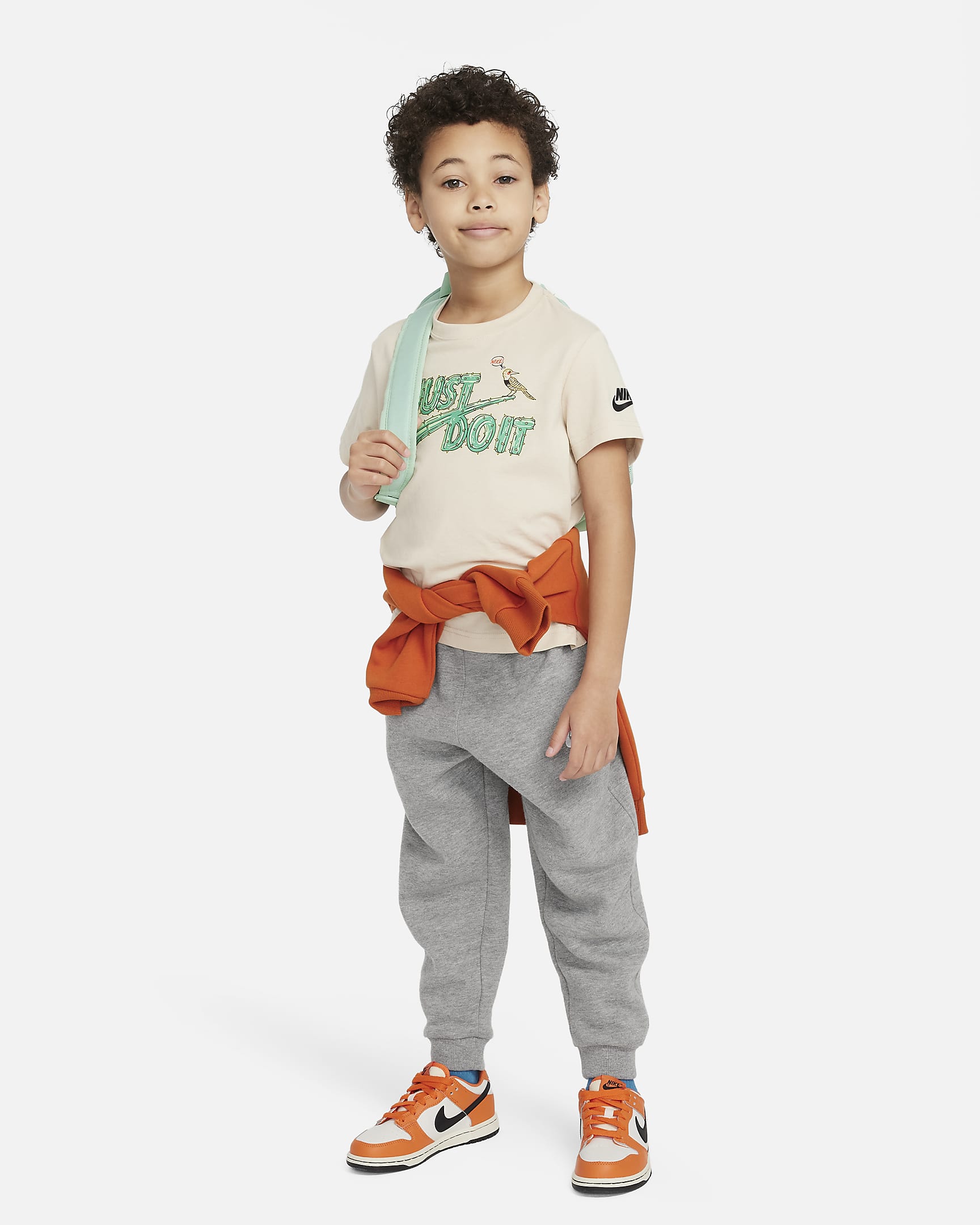 Playera con gráfico oversized para niños talla pequeña Nike. Nike.com