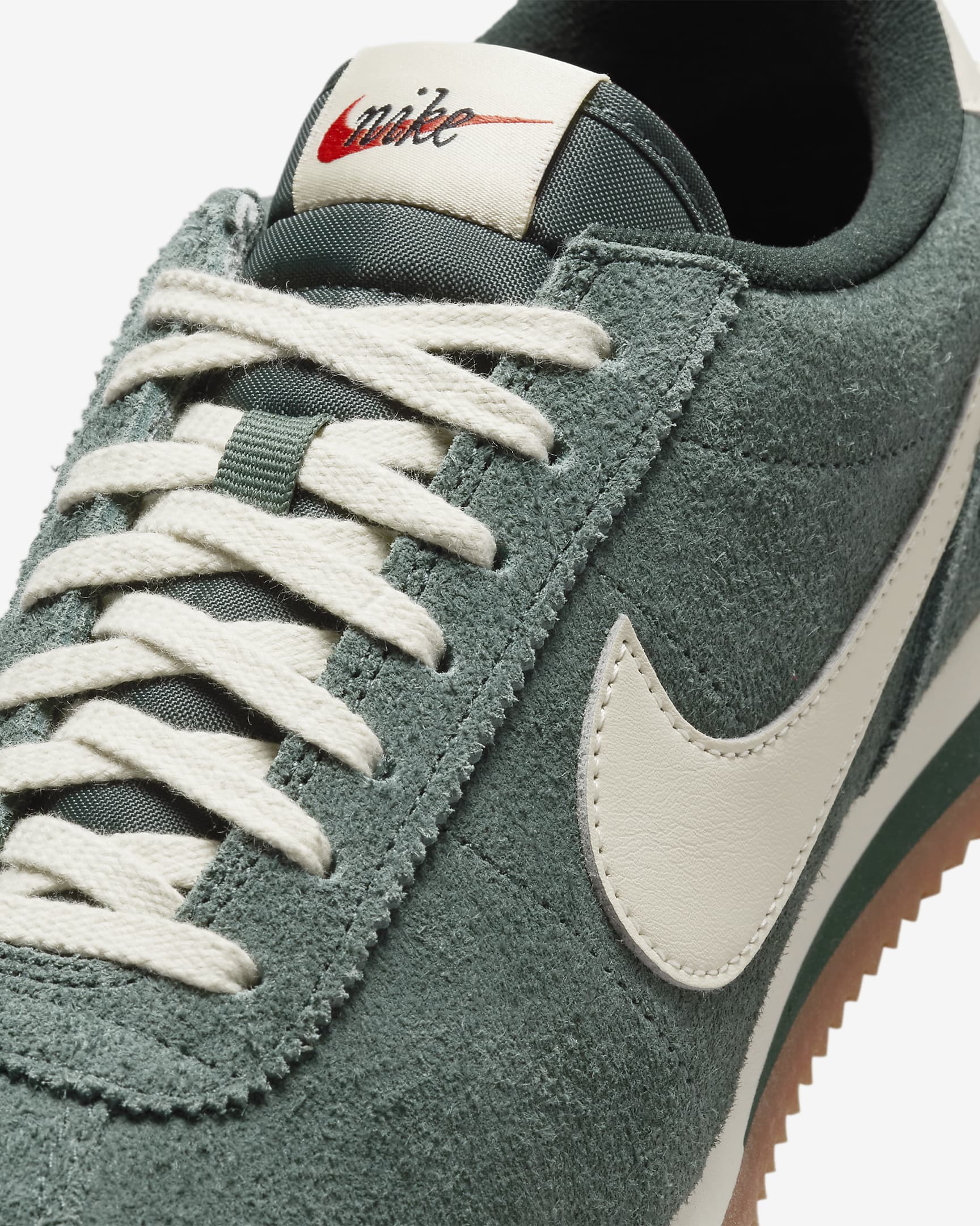 Tenis para mujer Nike Cortez Vintage Suede - Verde vintage/Marrón medio goma/Muselina