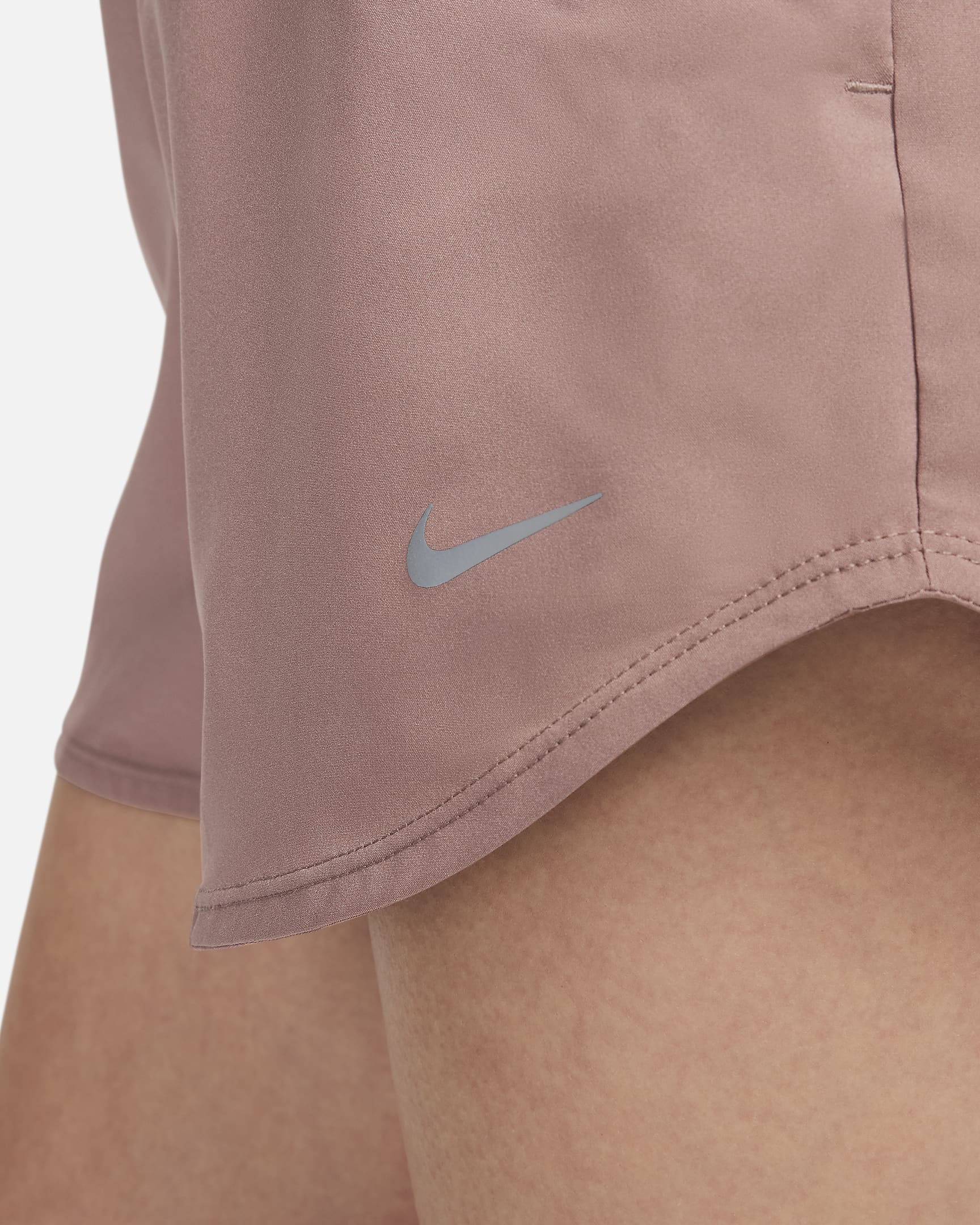 Nike One Dri-FIT Shorts mit Futter und besonders hohem Taillenbund für Damen (ca. 7,5 cm) - Smokey Mauve