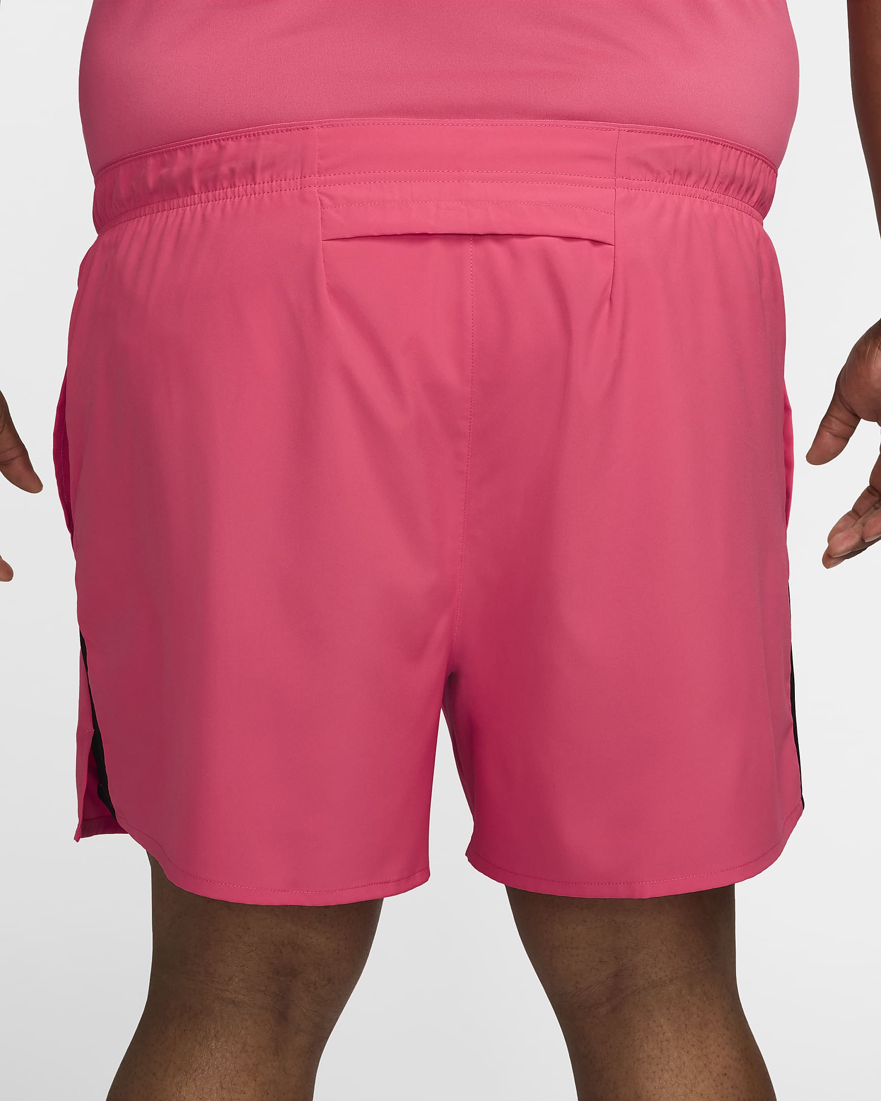 Shorts de correr Dri-FIT de 13 cm con forro de ropa interior para hombre Nike Challenger - Rosa margarita/Negro/Negro