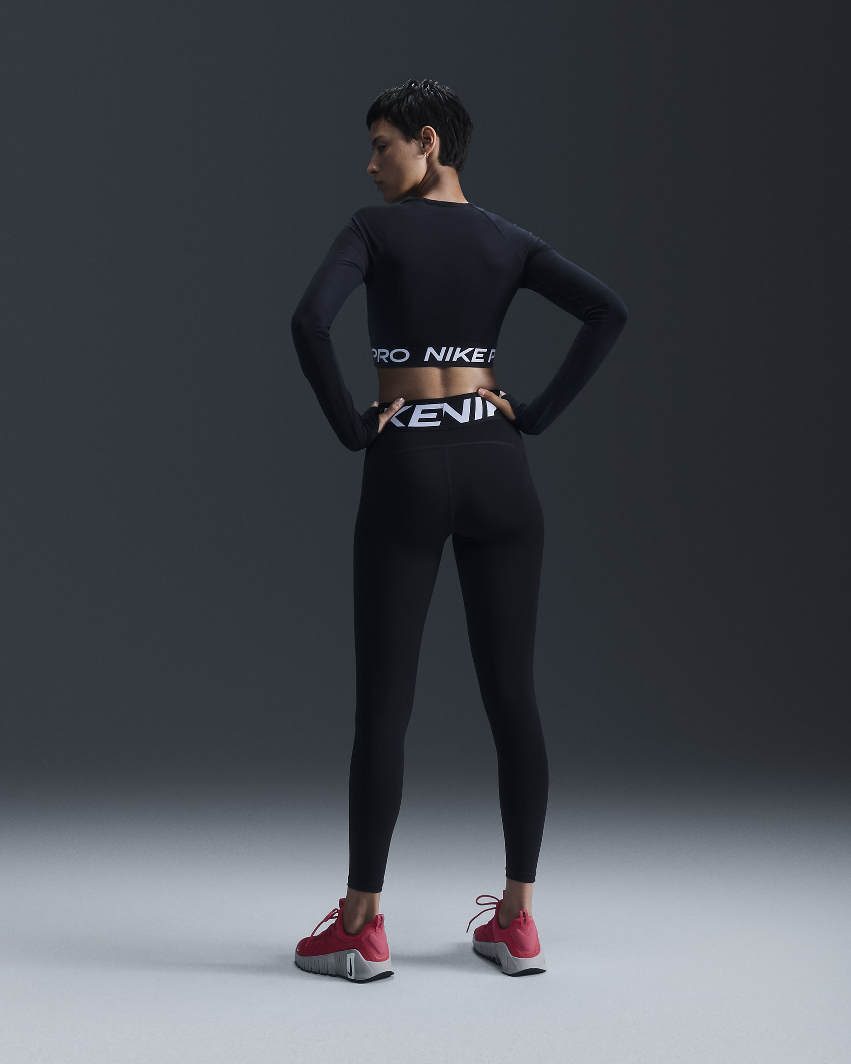 Nike Pro Dri-FIT verkürztes Longsleeve (Damen) - Schwarz/Weiß