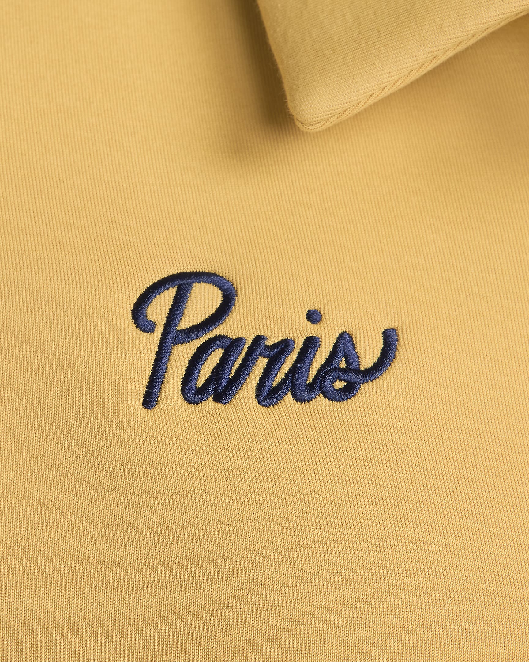 Chamarra tipo camisa de fútbol Nike para hombre Paris Saint-Germain Tech Fleece Reimagined - Oro trigo/Oro trigo