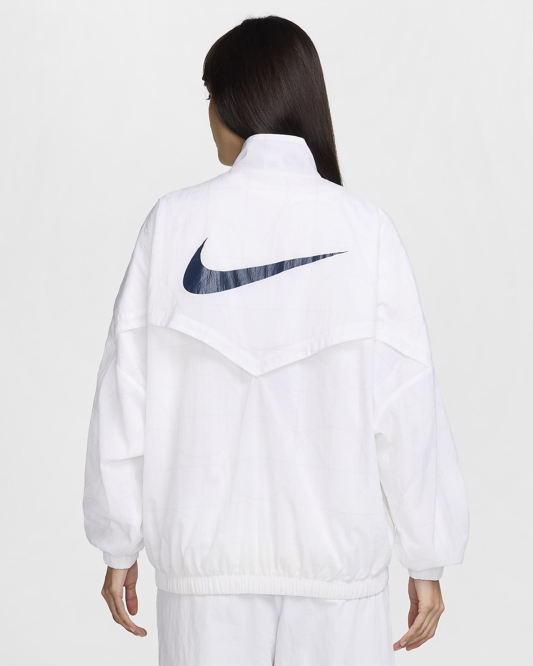 Chamarra de fútbol Nike de tejido Woven para mujer Pumas UNAM Essential Windrunner - Blanco/Obsidiana