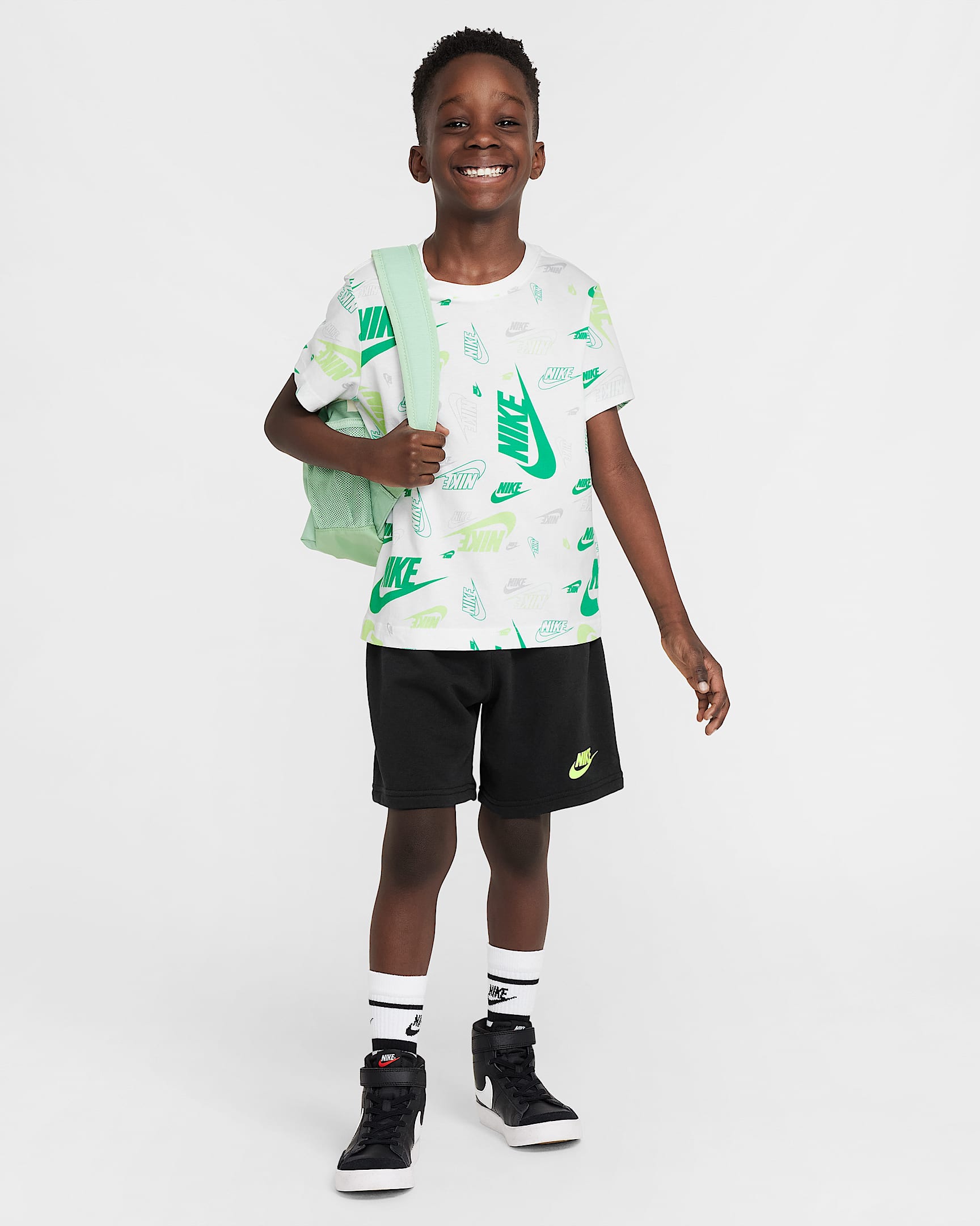 Nike Conjunt de samarreta estampada i pantalons curts de teixit French Terry lleugers - Nen/a petit/a - Negre/Blanc