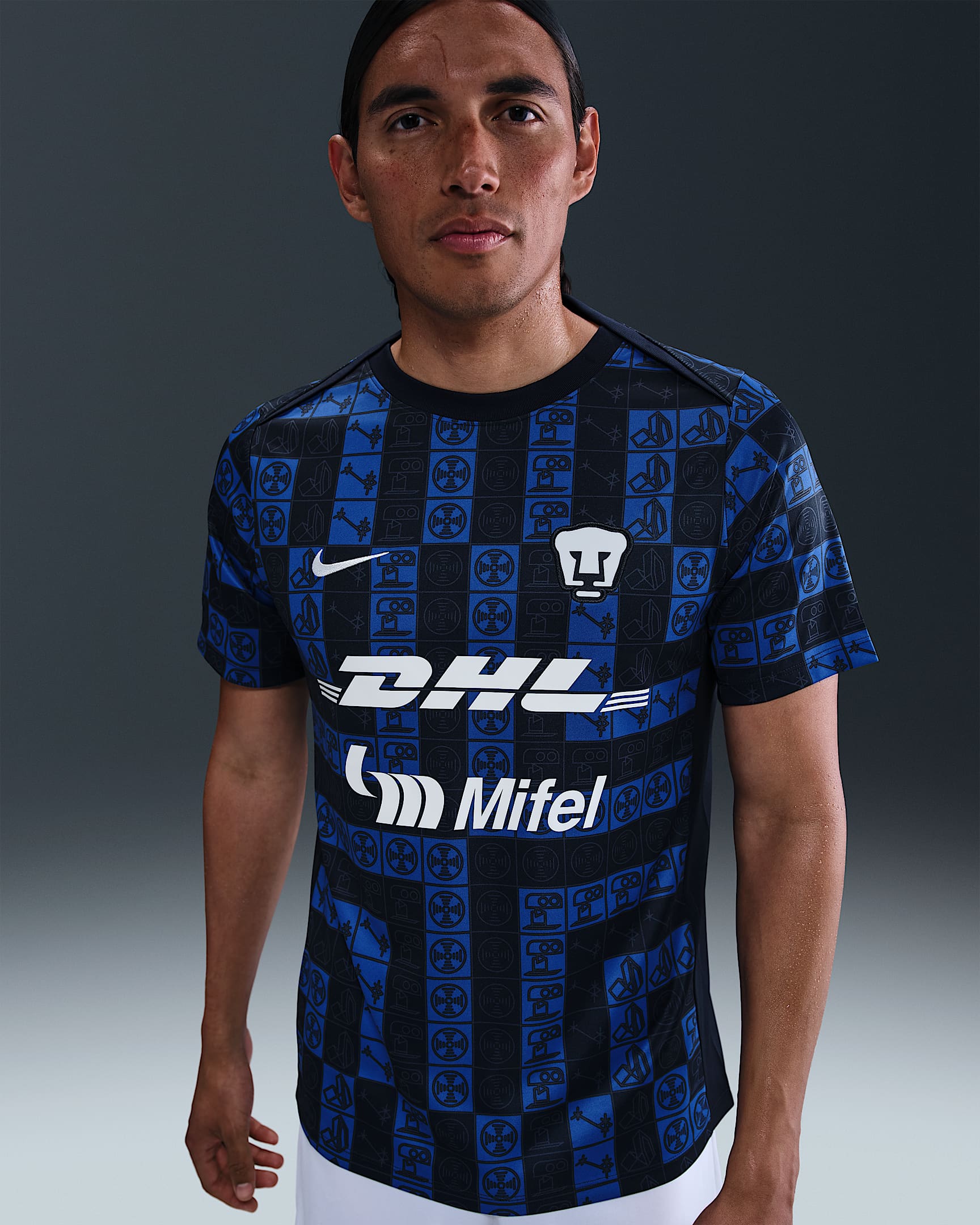 Playera de manga corta de fútbol Nike Dri-FIT para antes del partido para hombre Pumas UNAM Academy Pro - Obsidiana/Blanco