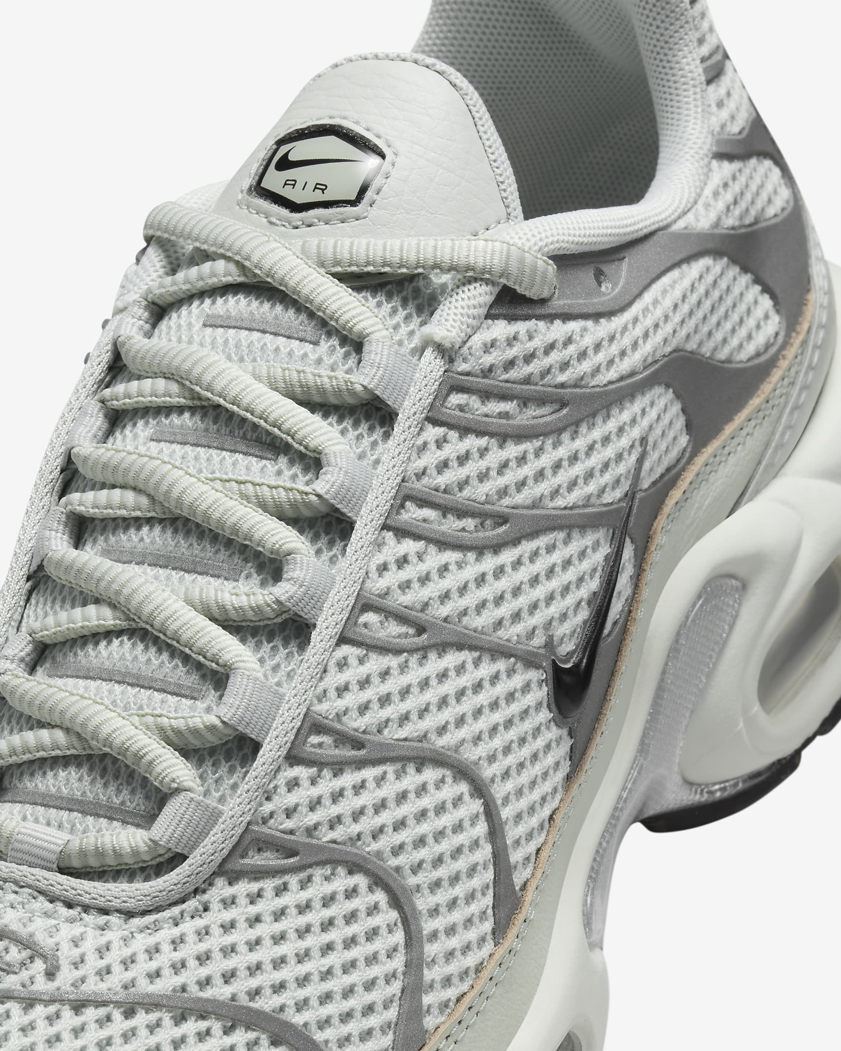 Dámské boty Nike Air Max Plus - Light Silver/Chrome/Light Bone/Černá