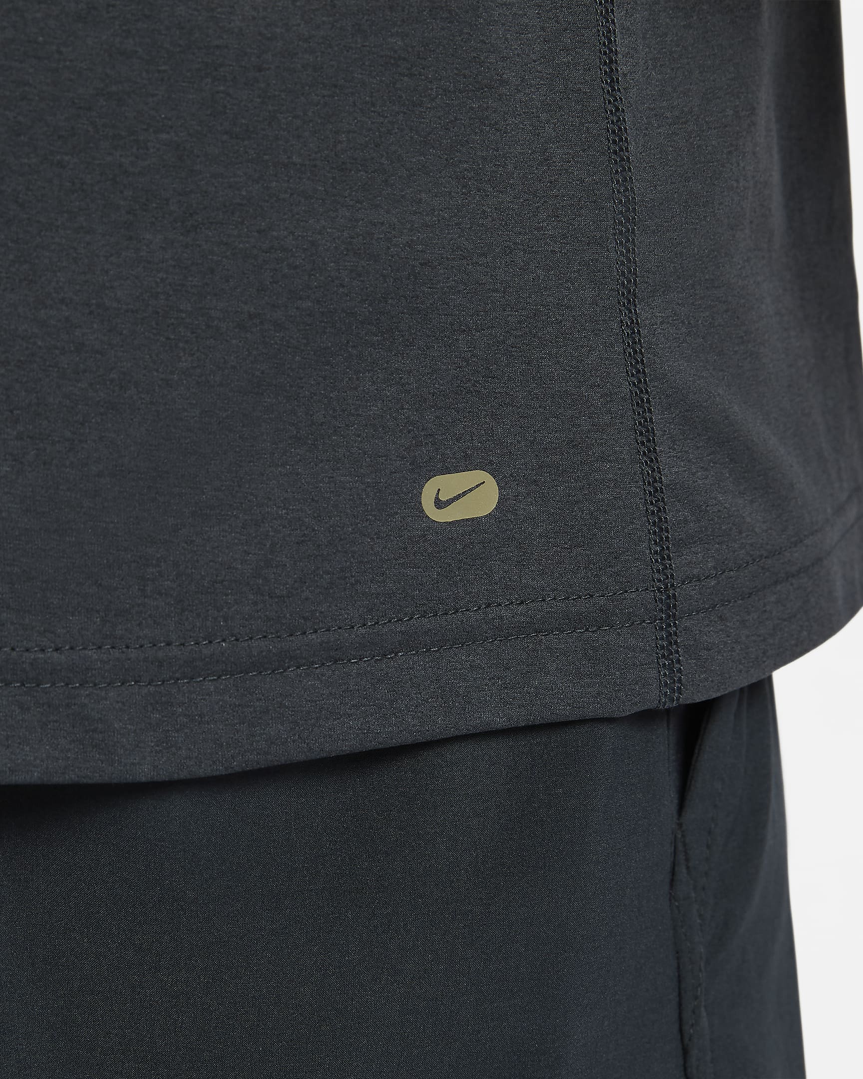 เสื้อแขนสั้นผู้ชาย Dri-FIT UV Nike Hyverse - Off Noir/Pale Ivory/Cargo Khaki