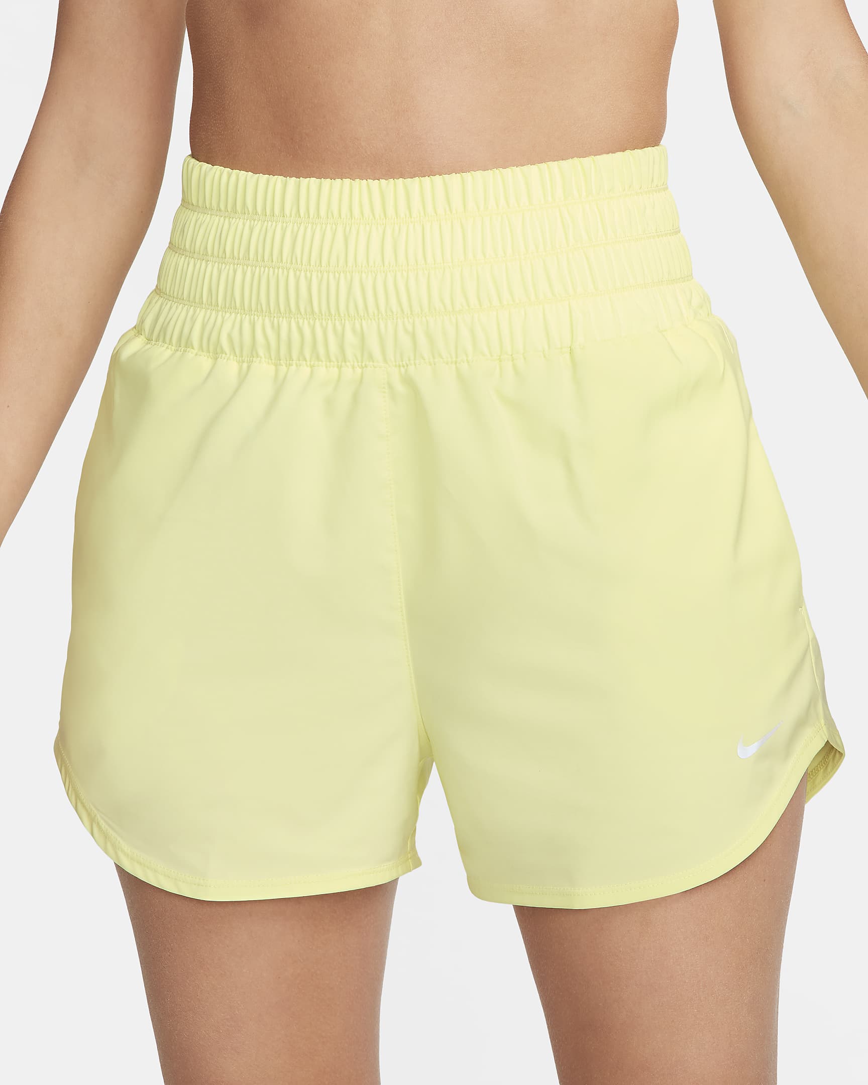 Shorts con forro de ropa interior Dri-FIT de tiro ultraalto de 8 cm para mujer Nike One - Verde luminoso