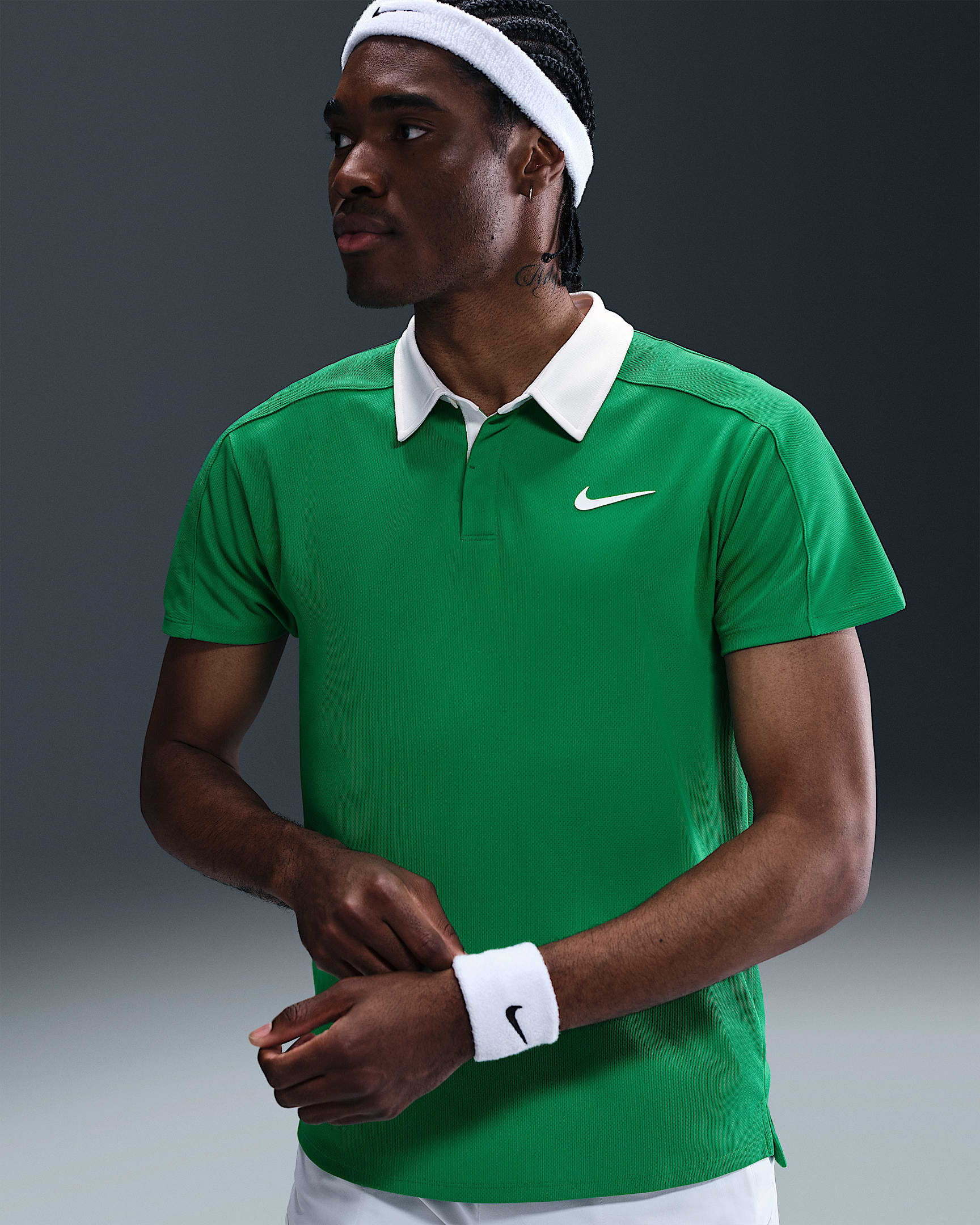 NikeCourt Slam Dri-FIT ADV-tennispolo til mænd - Stadium Green/hvid