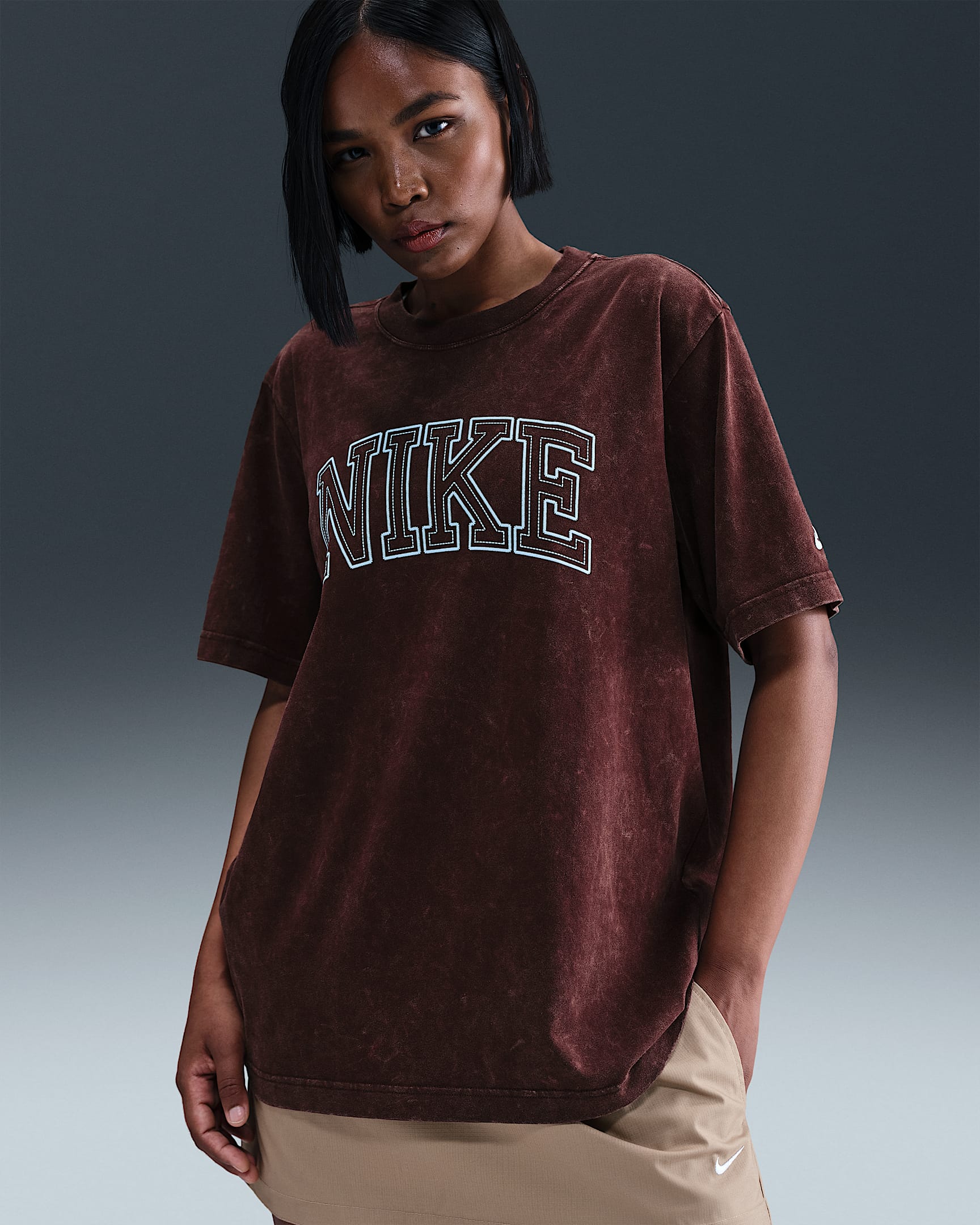Nike Sportswear Classics Women's Loose T-Shirt - Burgundy Crush