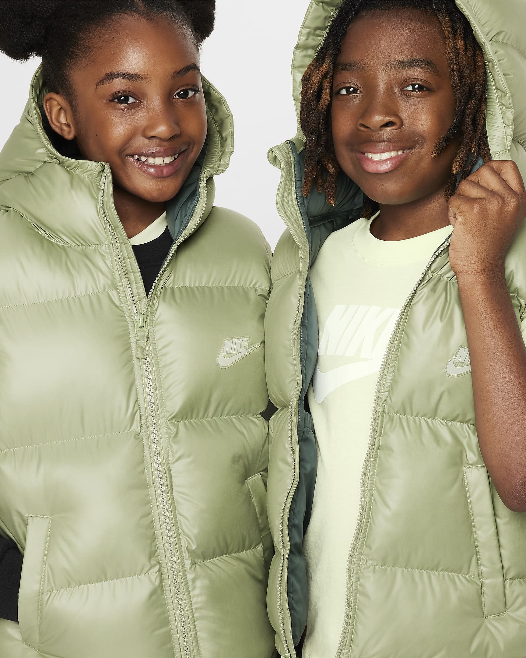 Nike Sportswear Heavyweight Synthetic Fill EasyOn Older Kids' Therma-FIT Repel Loose Hooded Gilet - Oil Green/Vintage Green/Jade Horizon