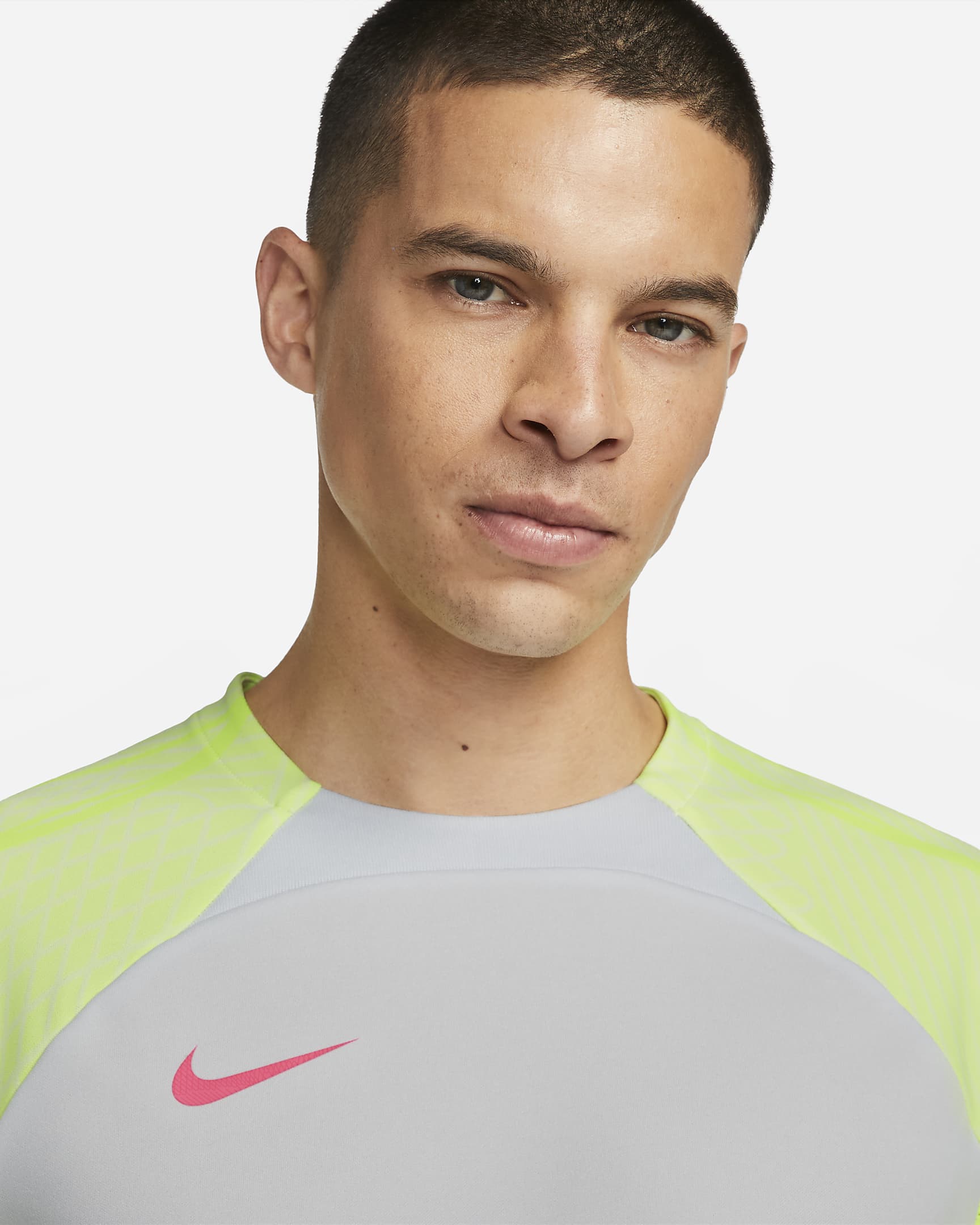 Nike DriFIT Strike Men's ShortSleeve Football Top. Nike SE