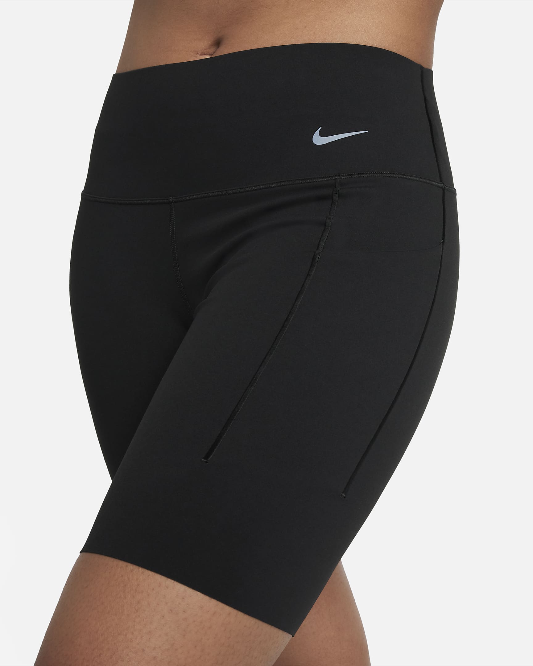 Nike Universa Orta Destekli Normal Belli Cepli 20 cm Kadın Bisiklet Şortu - Siyah/Siyah