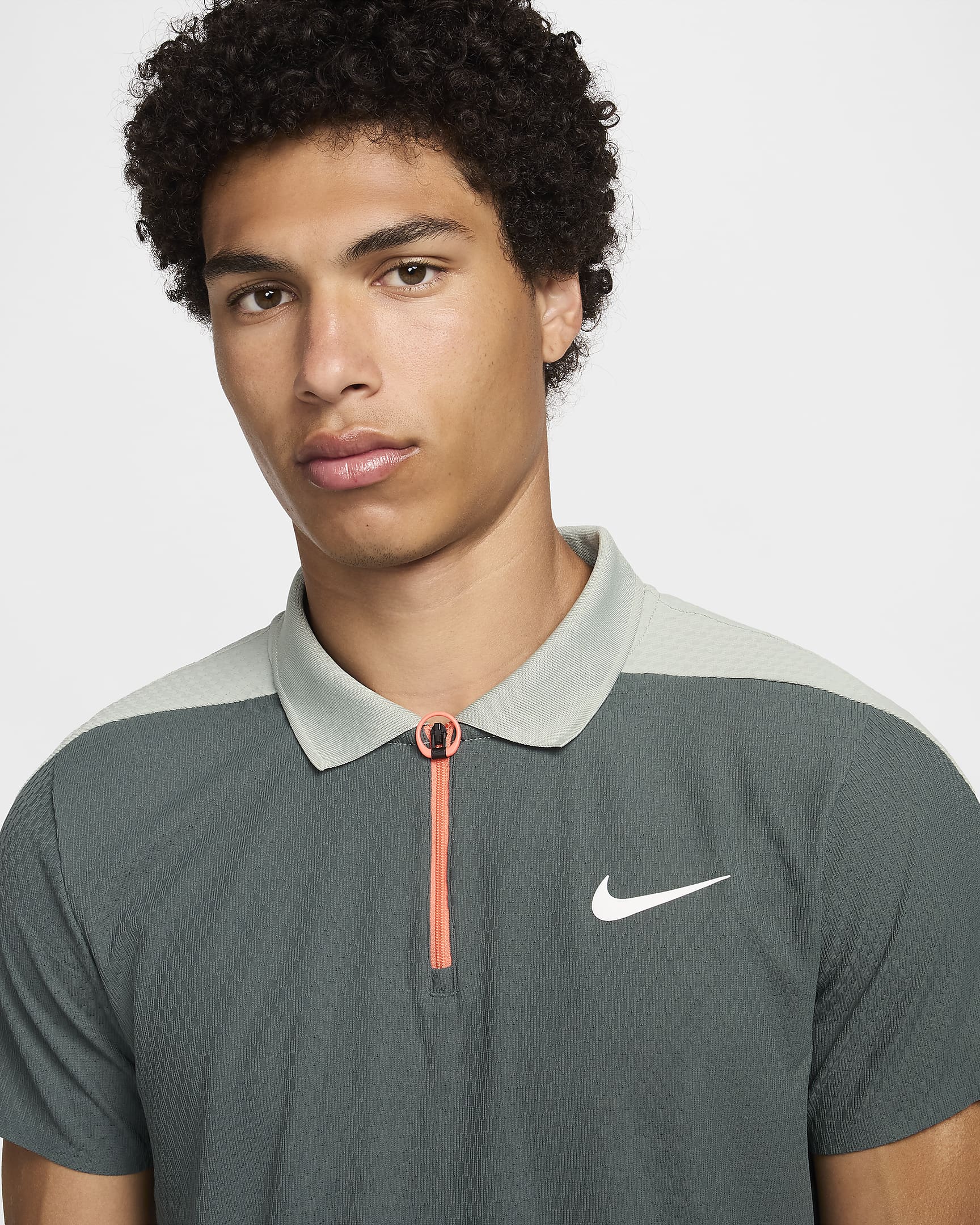 NikeCourt Slam Ultimate Polo de tenis Dri-FIT ADV - Hombre - Vintage Green/Jade Horizon/Plata claro/Blanco