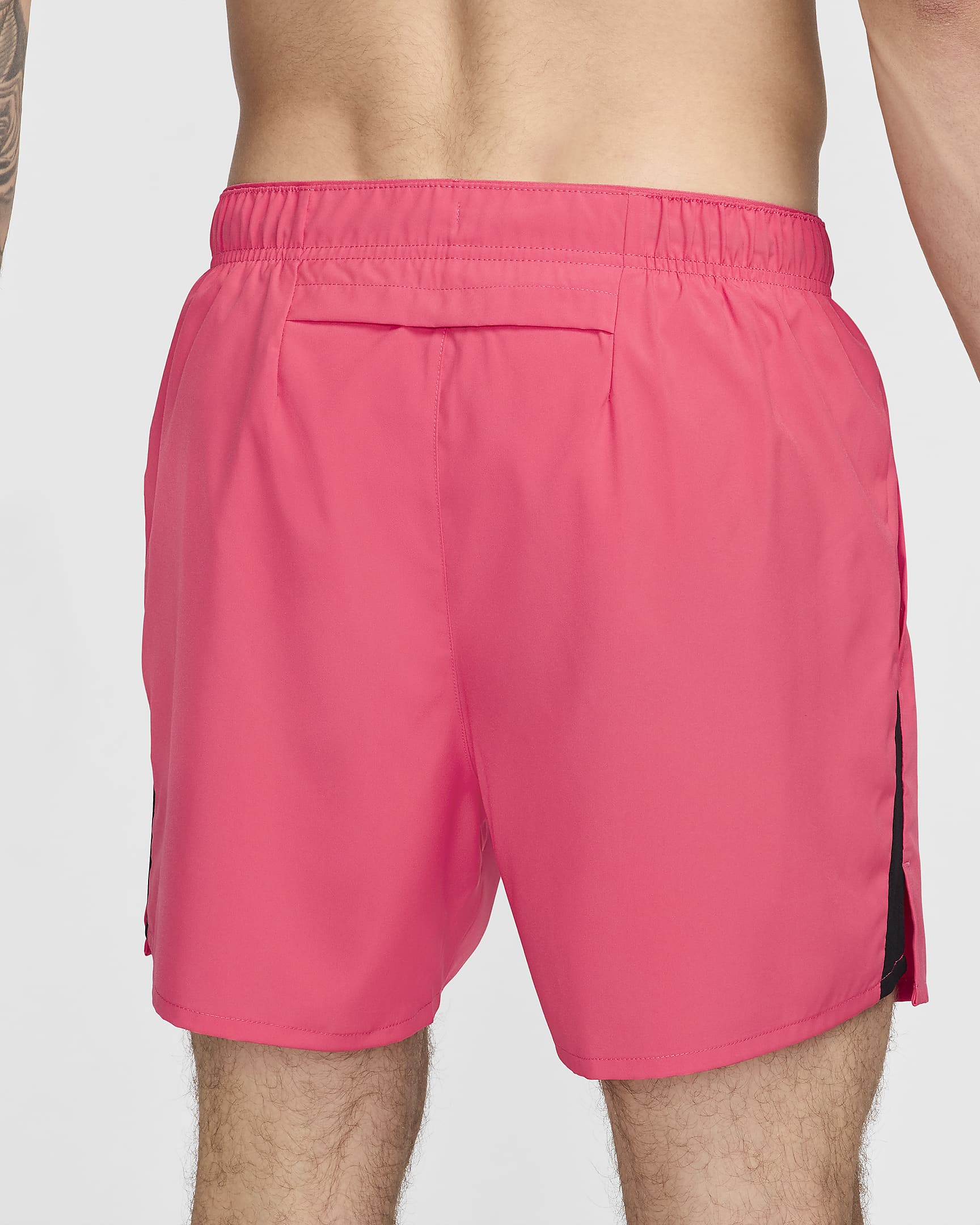 Shorts de correr Dri-FIT de 13 cm con forro de ropa interior para hombre Nike Challenger - Rosa margarita/Negro/Negro